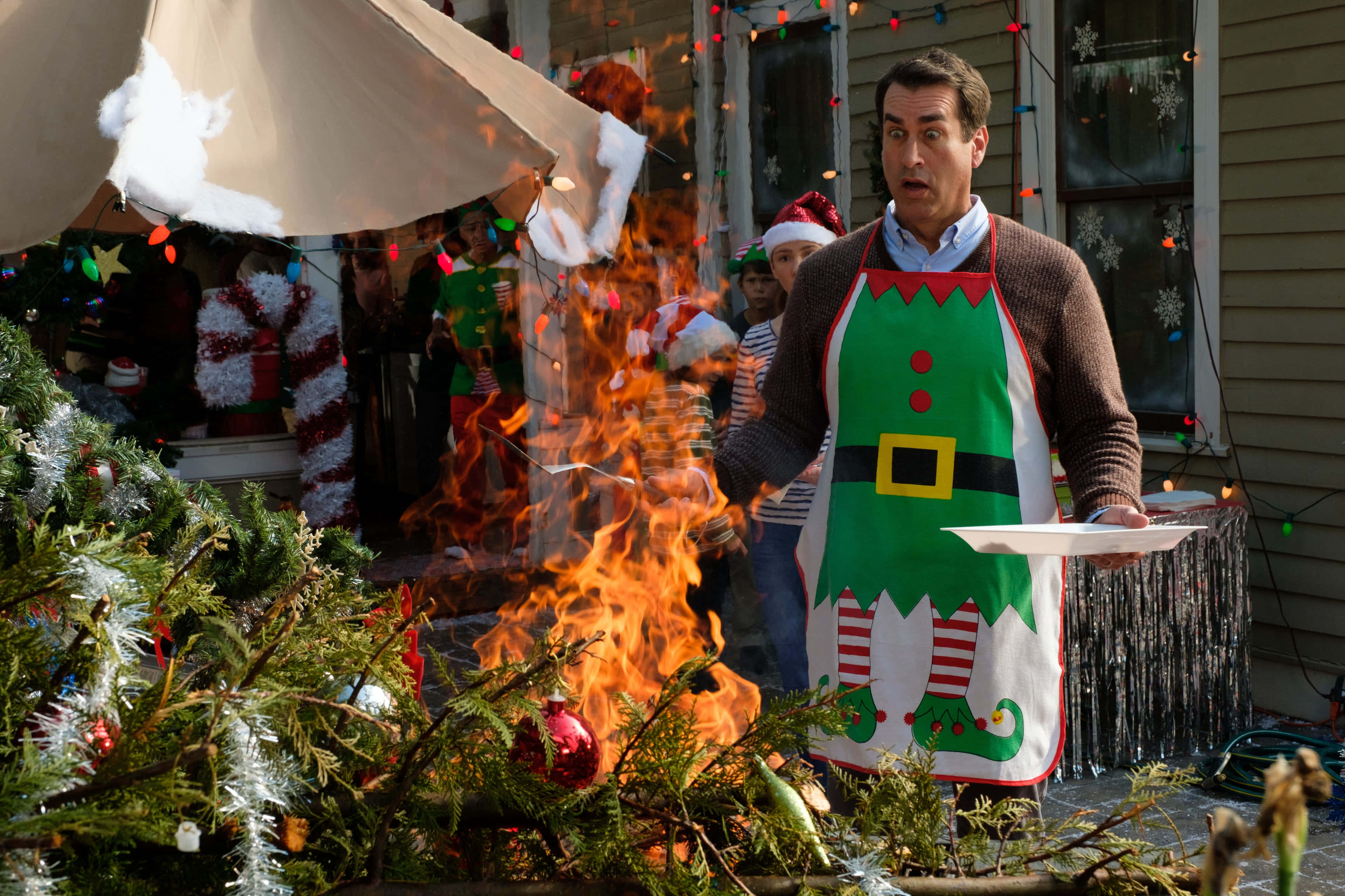 Rob Riggle, elf apron, roaring outdoor fire, 4K Desktop Wallpaper