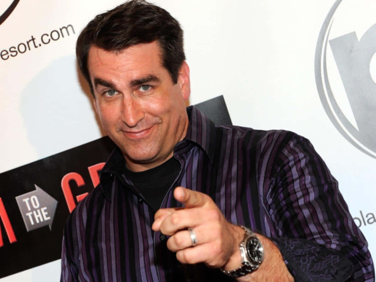 Rob Riggle, striped shirt, confident smirk, SD Desktop Wallpaper
