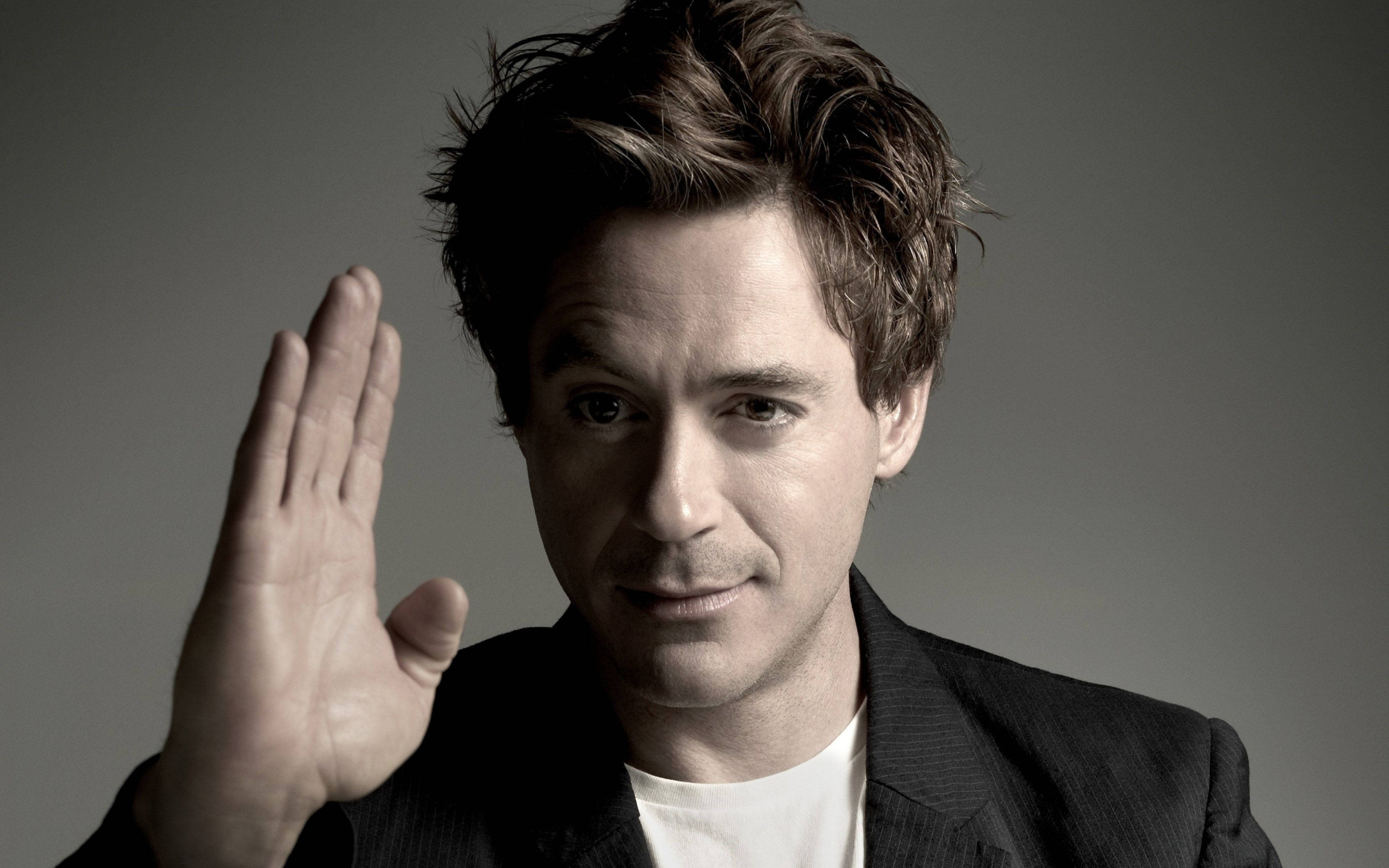 Robert Downey Jr, dark suit, calm gesture, 4K Desktop Wallpaper