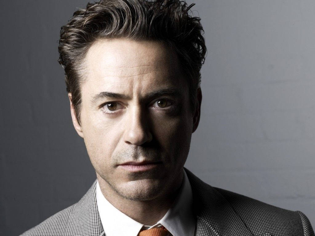 Robert Downey Jr, checkered suit, orange tie, SD Desktop Wallpaper