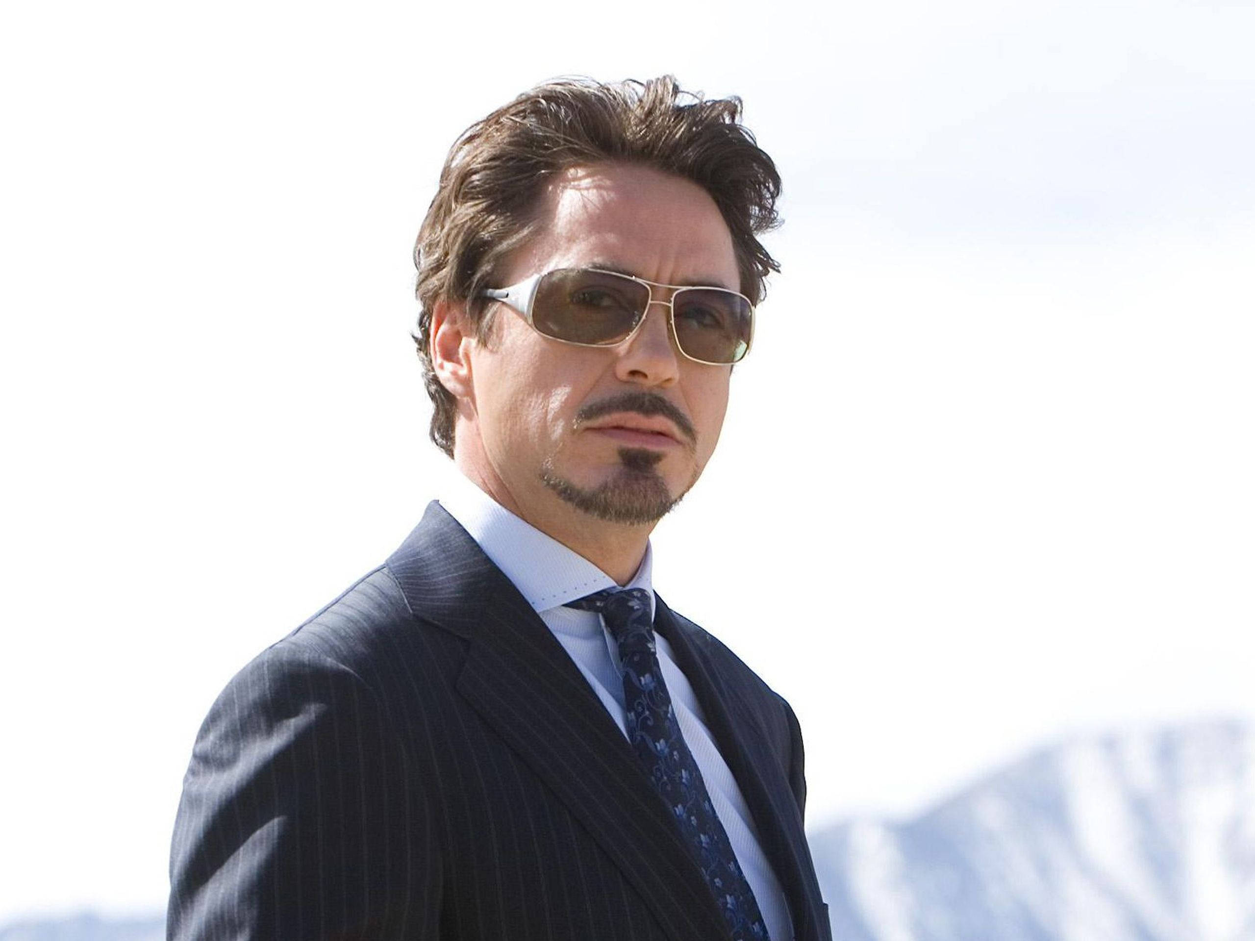 Robert Downey Jr, pinstripe suit, sunglasses, 2K Desktop Wallpaper