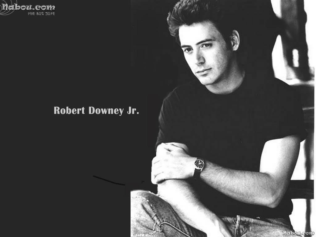 Robert Downey Jr., black and white, t-shirt, SD Desktop Wallpaper
