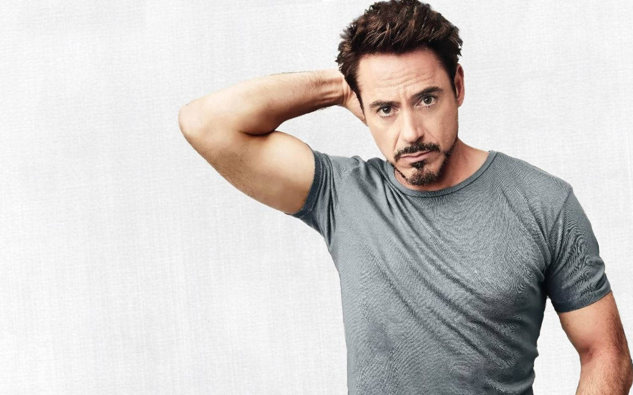 Robert Downey Jr., gray t-shirt, textured white background, HD Desktop Wallpaper