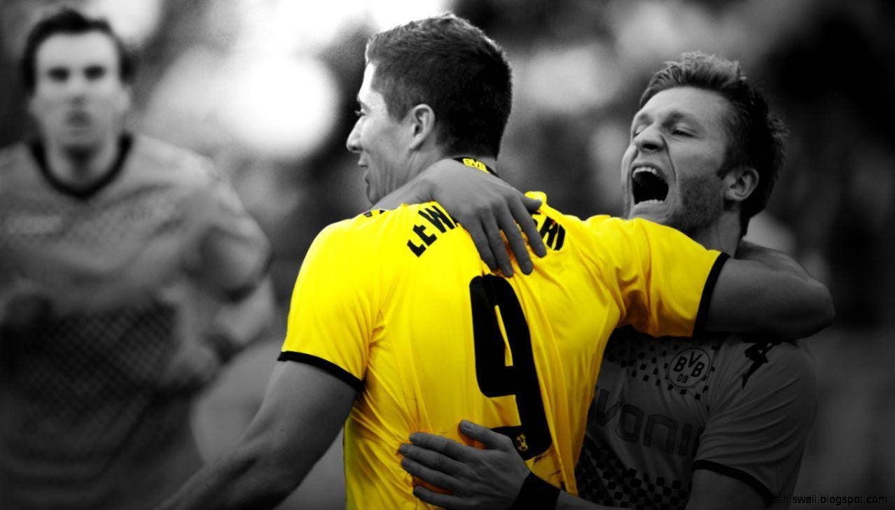 Robert Lewandowski, yellow jerseys, soccer players, SD Desktop Wallpaper