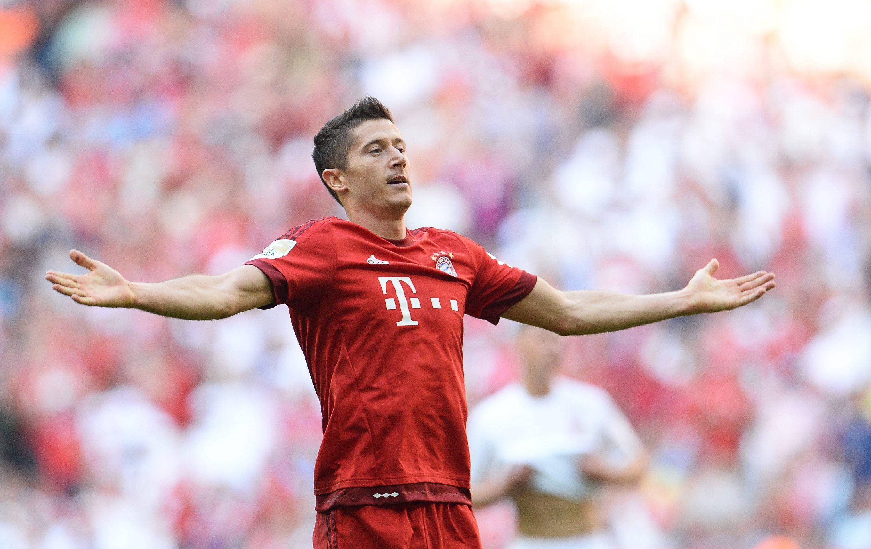 Robert Lewandowski, red jersey, sunlit field, 2K Desktop Wallpaper