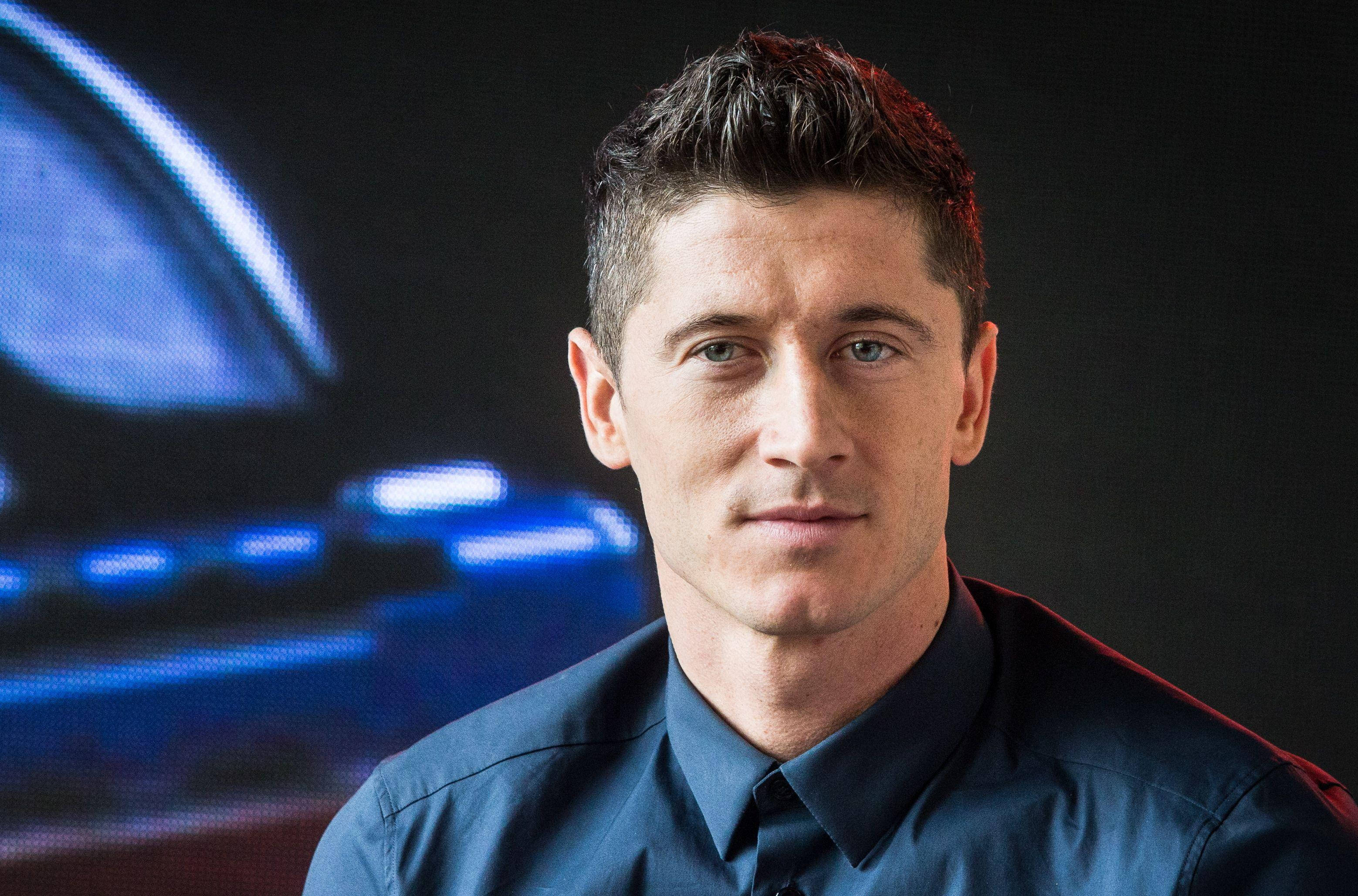 Robert Lewandowski, formal attire, dark blue shirt, 2K Desktop Wallpaper