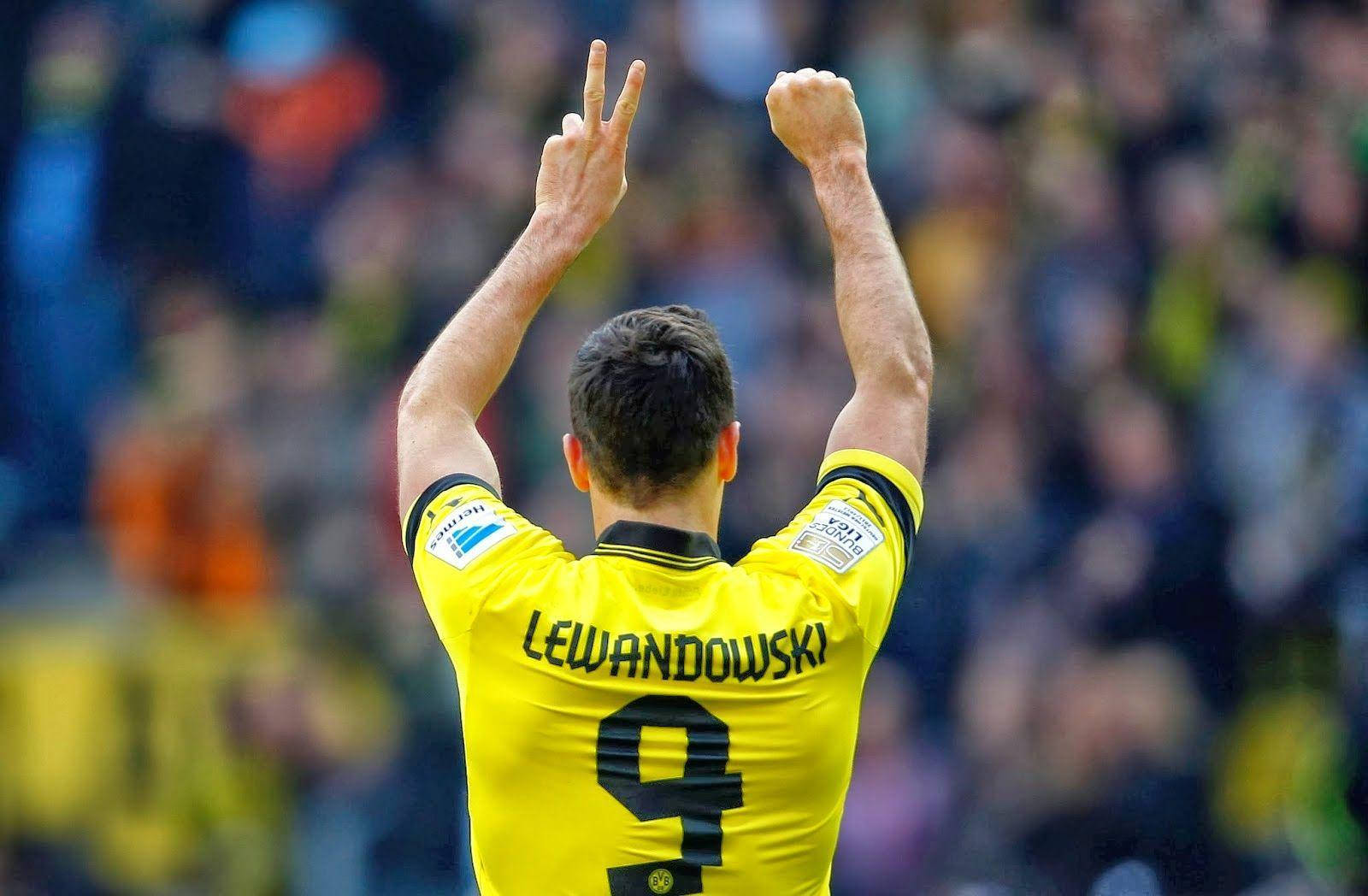 Robert Lewandowski, yellow jersey, number 9, HD Desktop Wallpaper