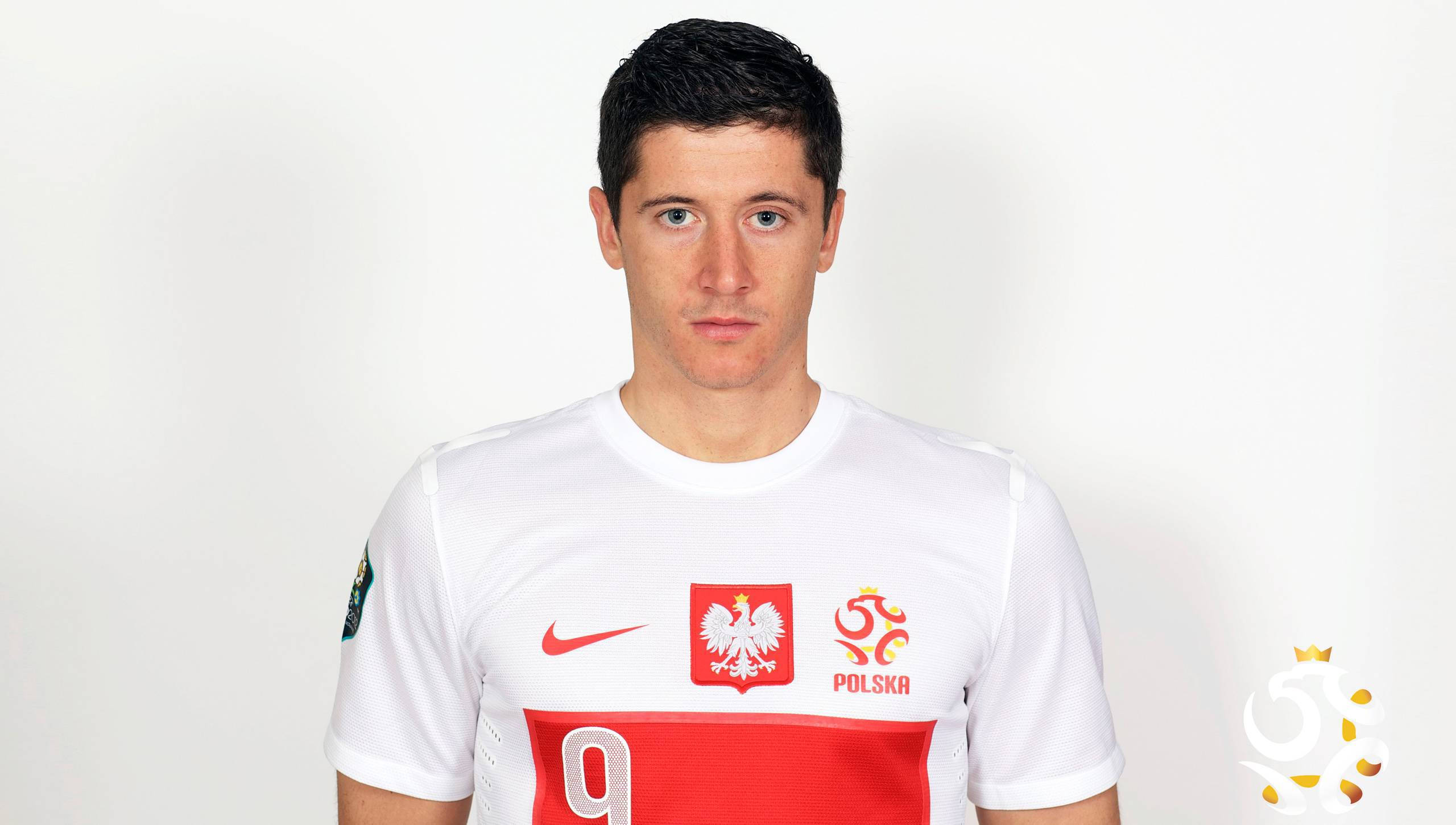 Robert Lewandowski, white and red national jersey, number nine, 2K Desktop Wallpaper