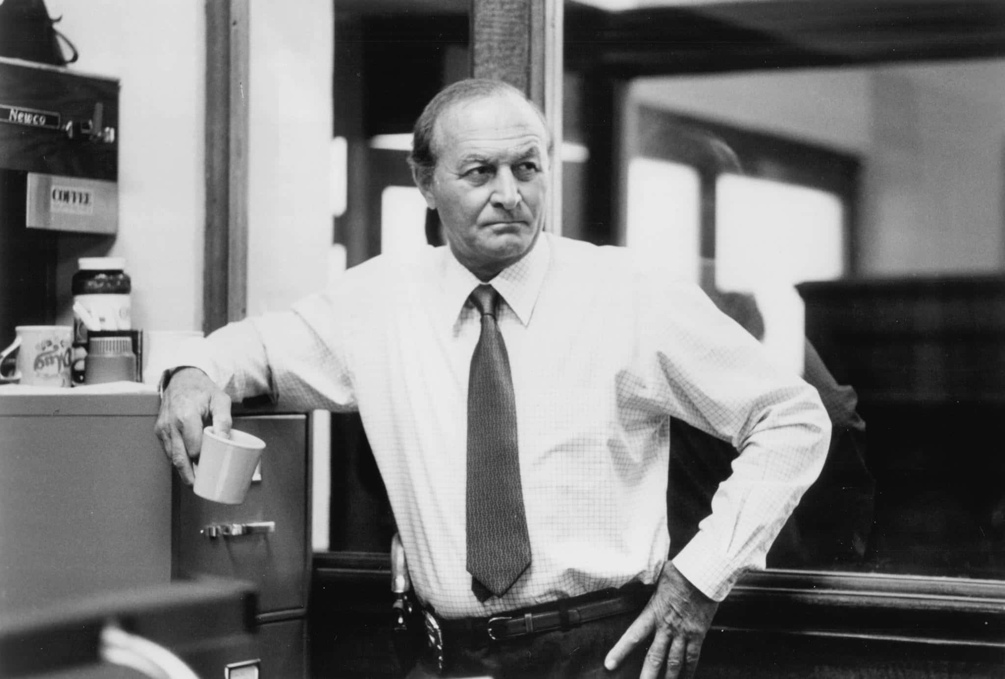 Robert Loggia, checkered shirt, tie, Full HD Desktop Wallpaper
