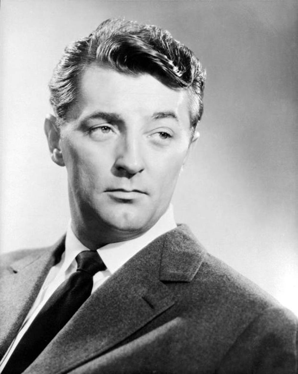 Robert Mitchum, black and white portrait, sharply dressed man, SD Phone Wallpaper