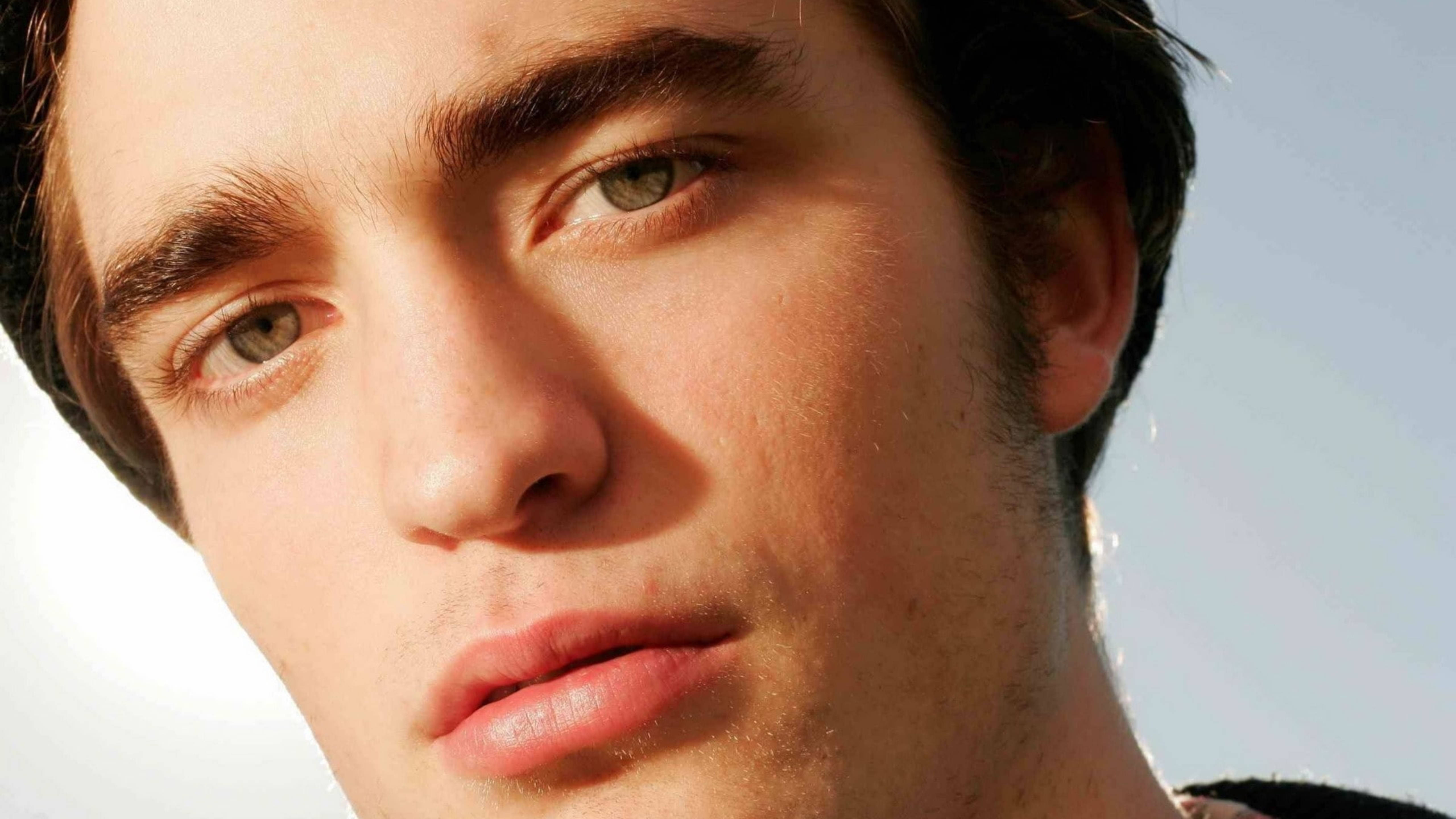 Robert Pattinson, intense green eyes, dark hair, 5K Desktop Wallpaper
