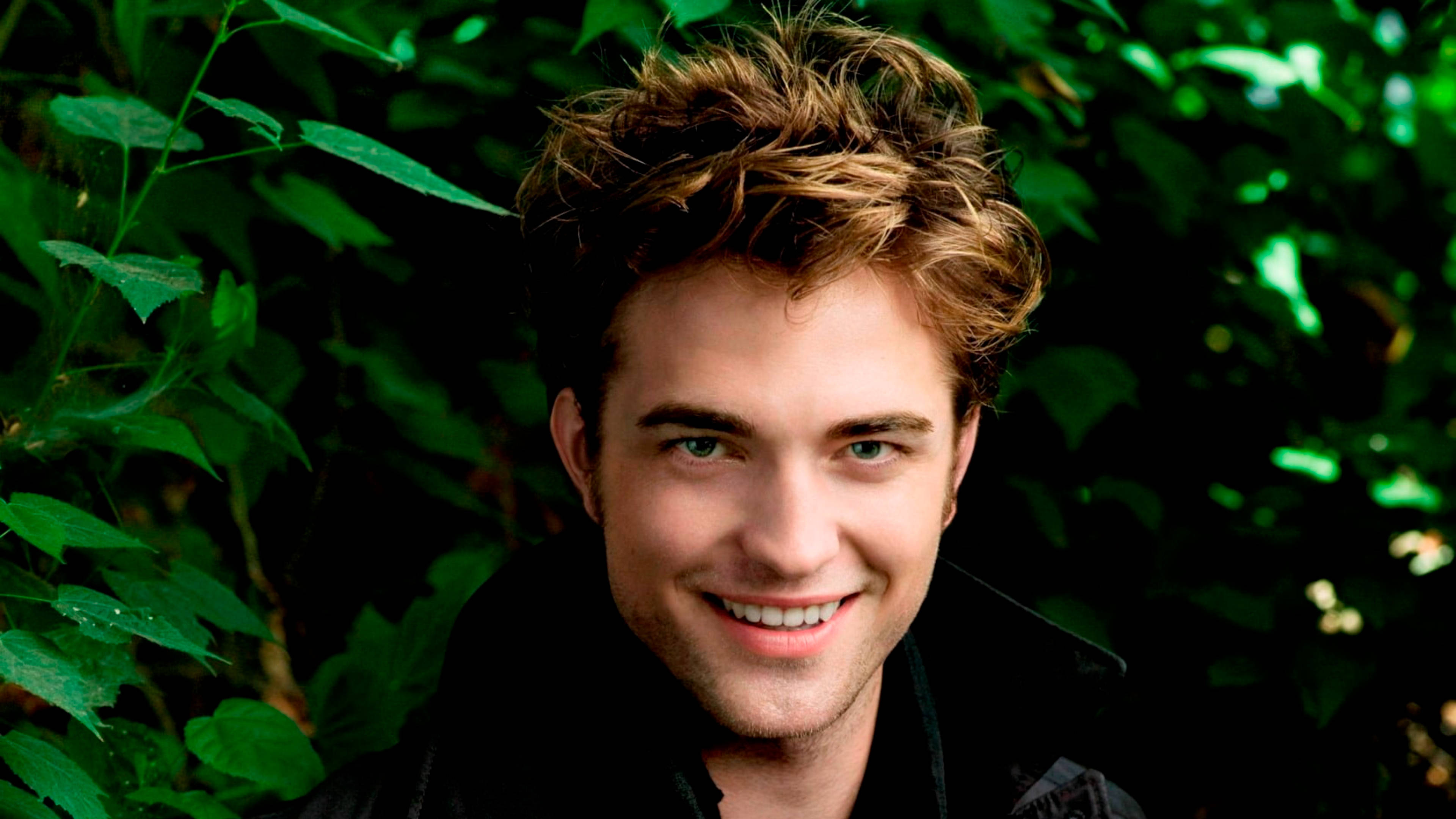 Robert Pattinson, tousled brown hair, bright eyes, 4K Desktop Wallpaper