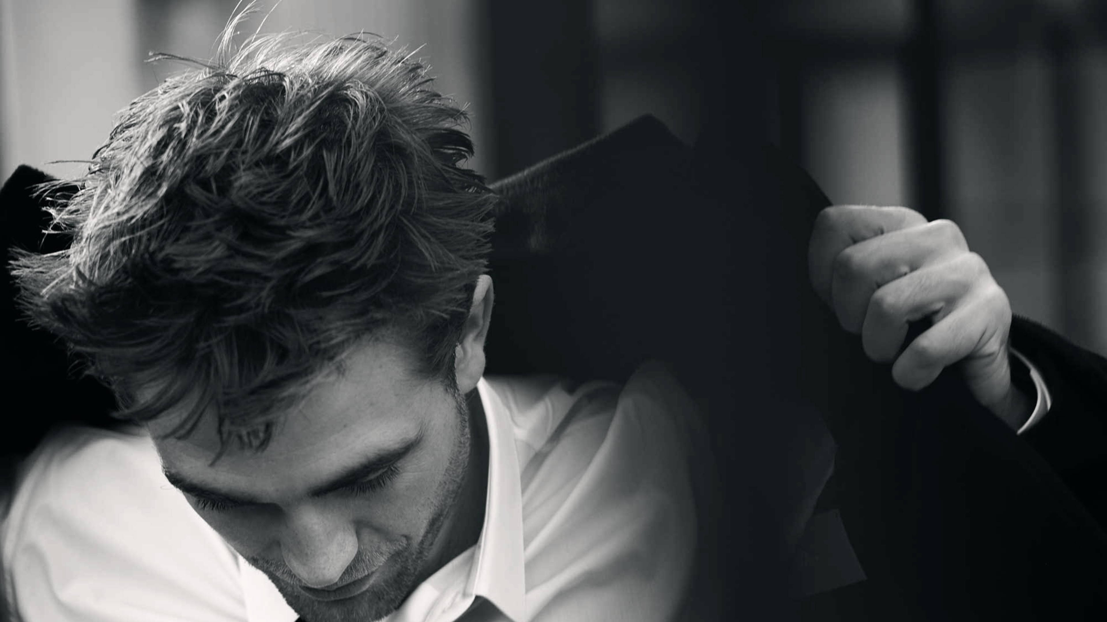 Robert Pattinson, black and white, tousled hair, 4K Desktop Wallpaper