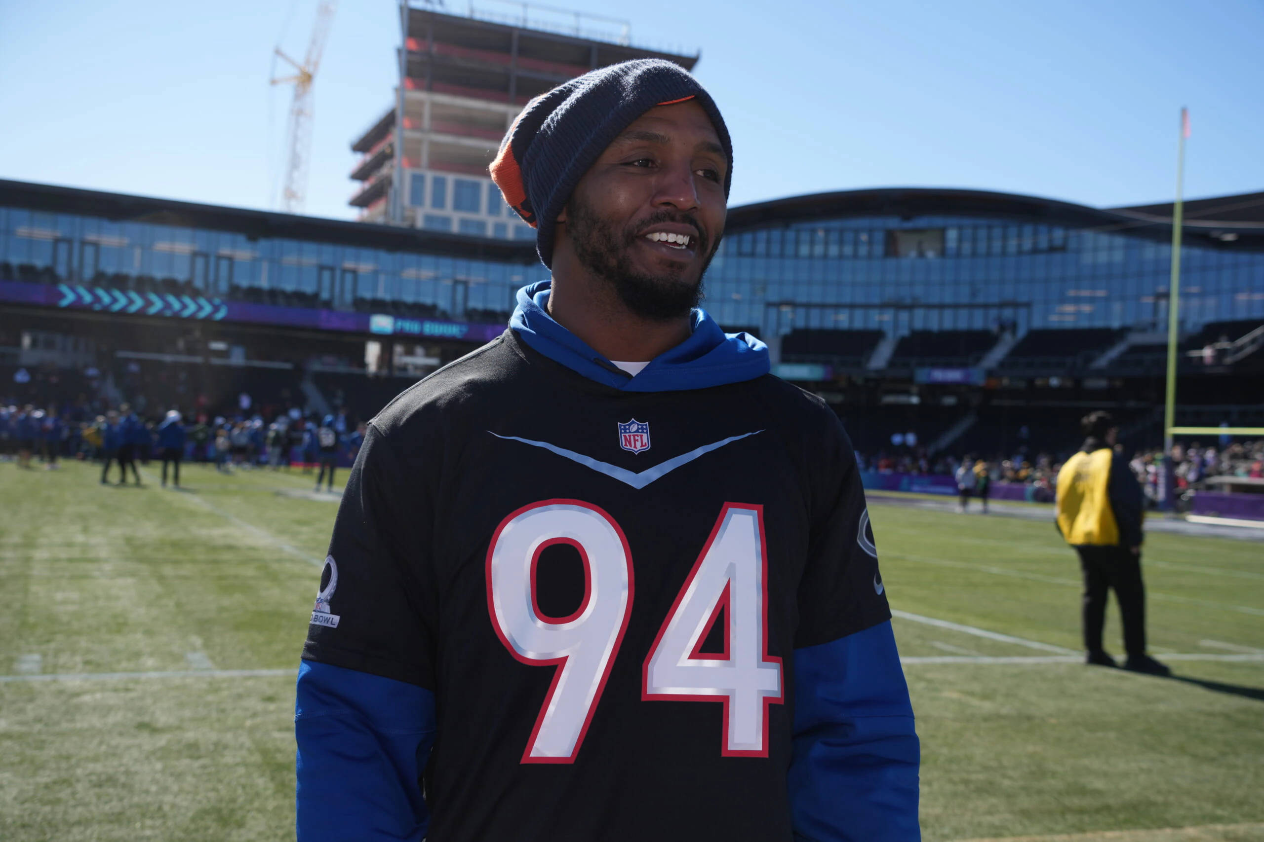 Robert Quinn, number 94, black and blue jersey, 2K Desktop Wallpaper