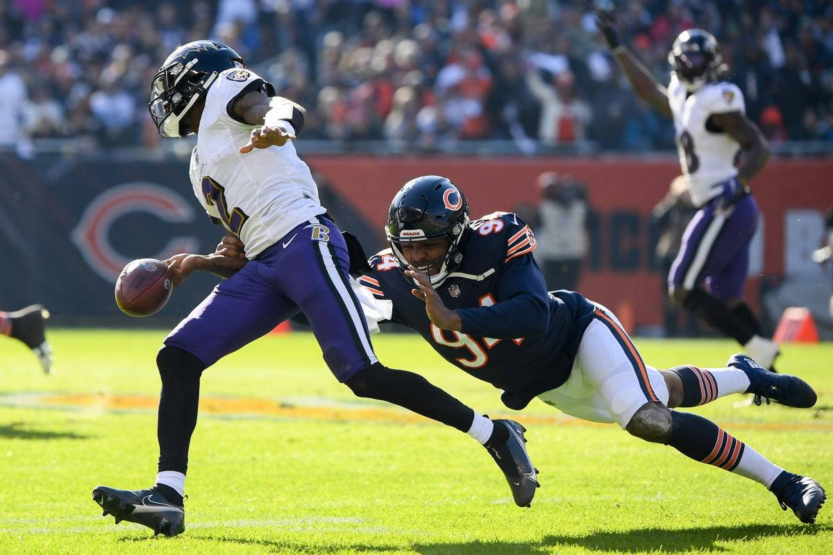Robert Quinn, Chicago Bears defender, navy blue, SD Desktop Wallpaper