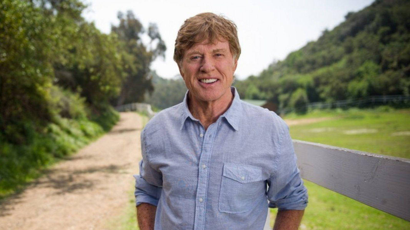 Robert Redford, light blue shirt, wooden fence, HD Desktop Wallpaper