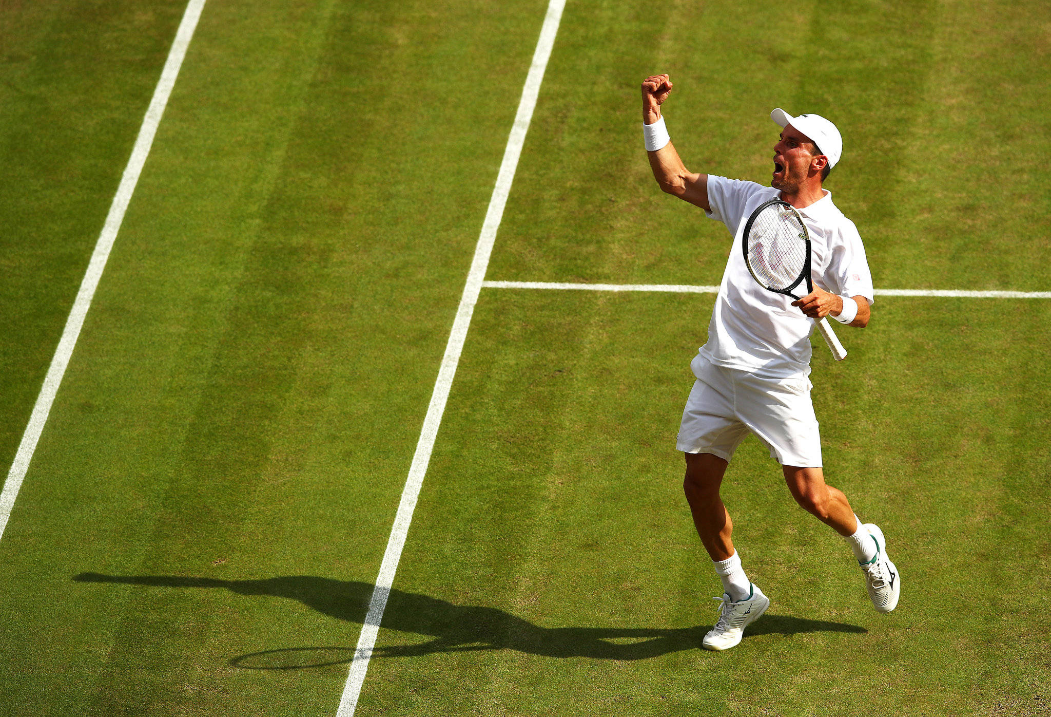 Roberto Bautista Agut, white, sunlit grass court, Full HD Desktop Wallpaper