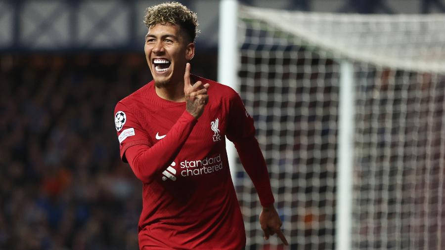 Roberto Firmino, red Liverpool jersey, goal net, SD Desktop Wallpaper
