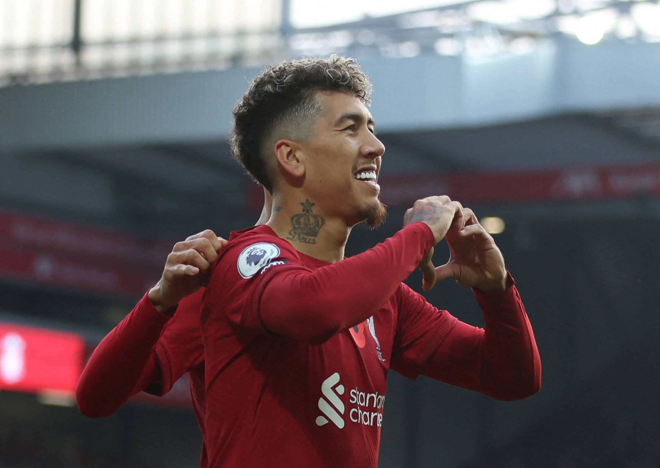 Roberto Firmino, red Liverpool jersey, stadium pitch, Full HD Desktop Wallpaper