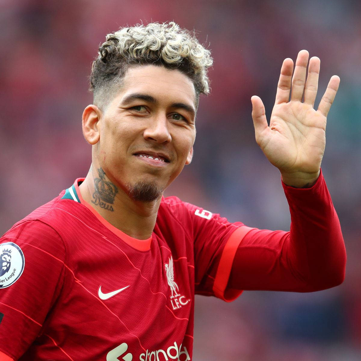 Roberto Firmino, red Liverpool jersey, curly hair, SD Desktop Wallpaper