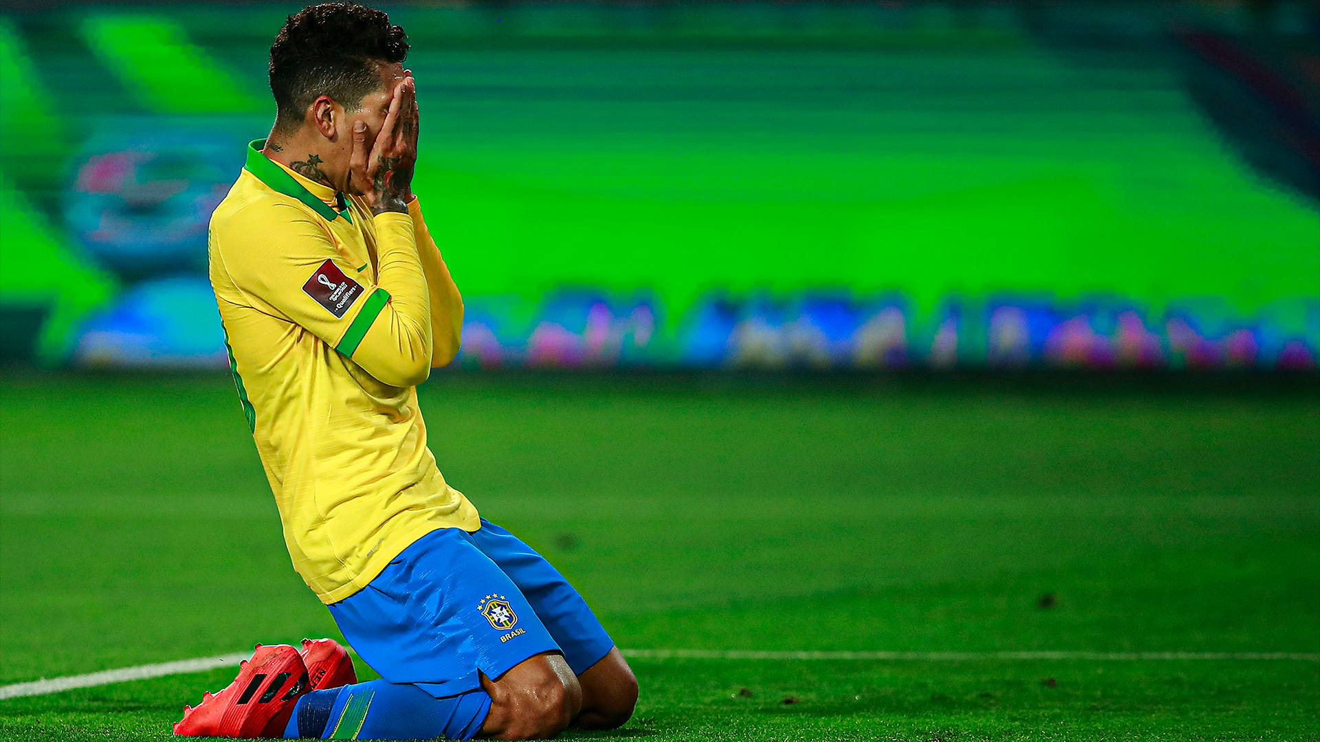 Roberto Firmino, yellow and blue kit, pitch, Full HD Desktop Wallpaper