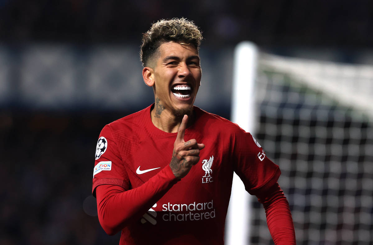 Roberto Firmino, red Liverpool jersey, goal net, SD Desktop Wallpaper