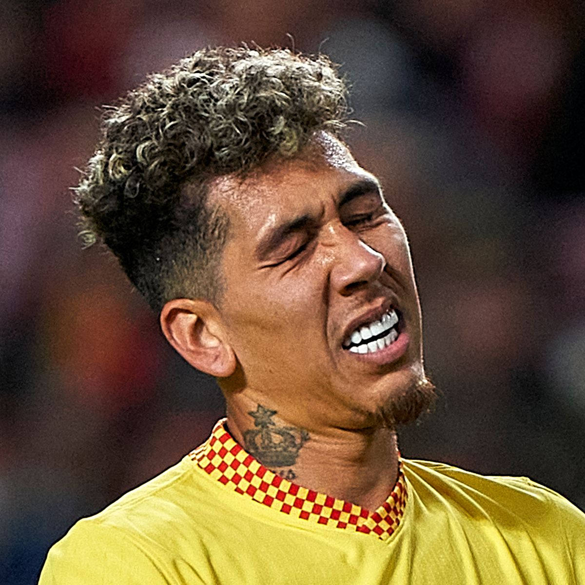 Roberto Firmino, curly hair, crown tattoo, SD Desktop Wallpaper