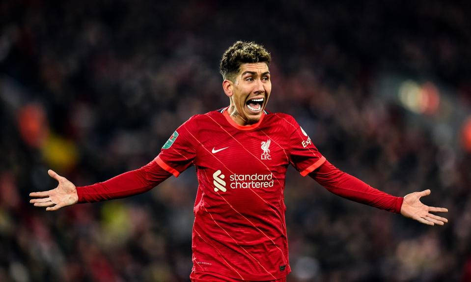Roberto Firmino, red Liverpool jersey, stadium, SD Desktop Wallpaper