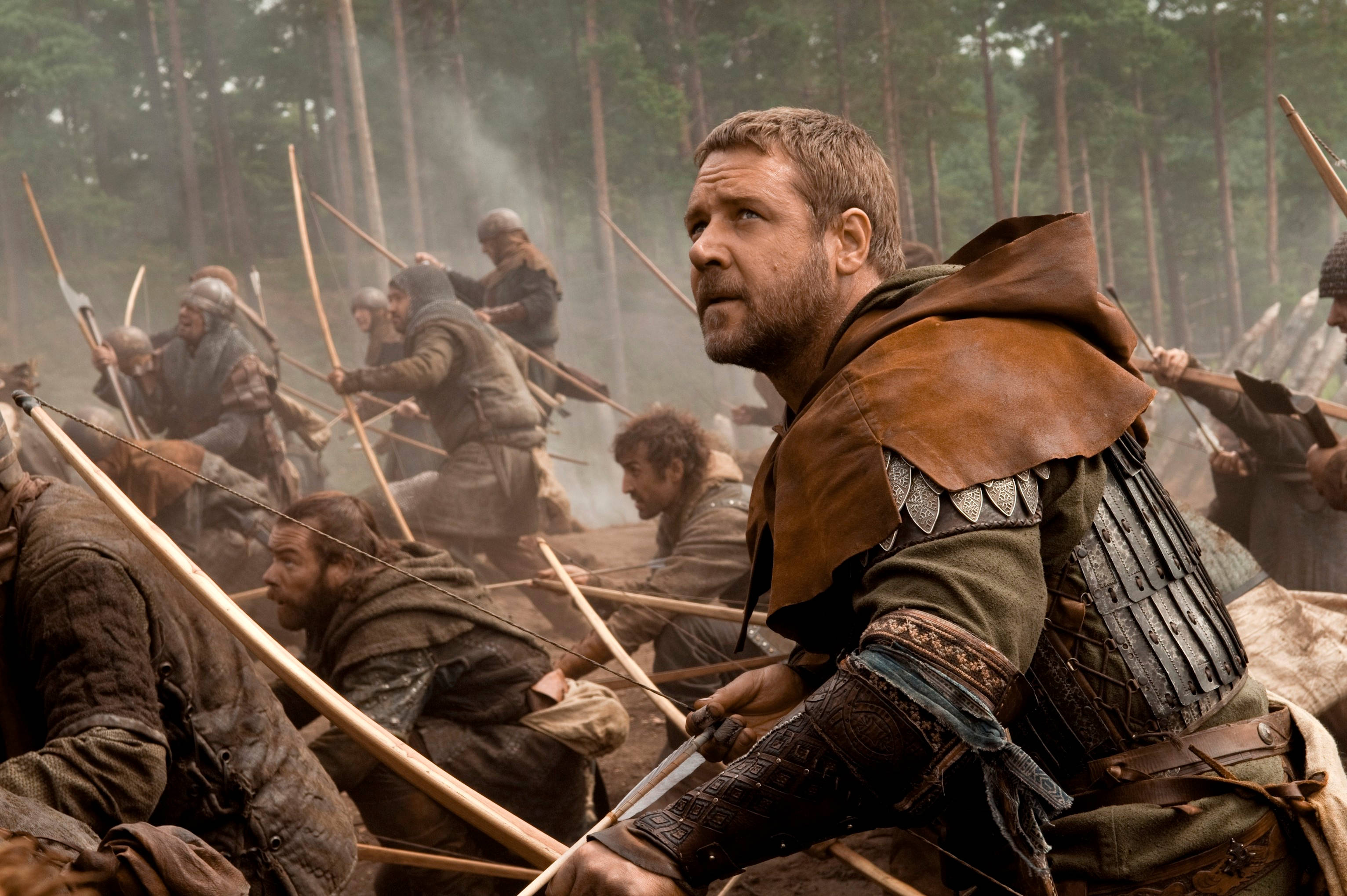 Robin Hood 2010, leather armor, misty forest, 2K Desktop Wallpaper