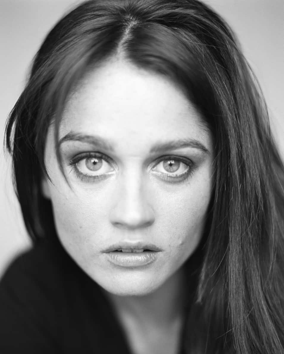 Robin Tunney, black and white, close-up portrait, SD Phone Wallpaper