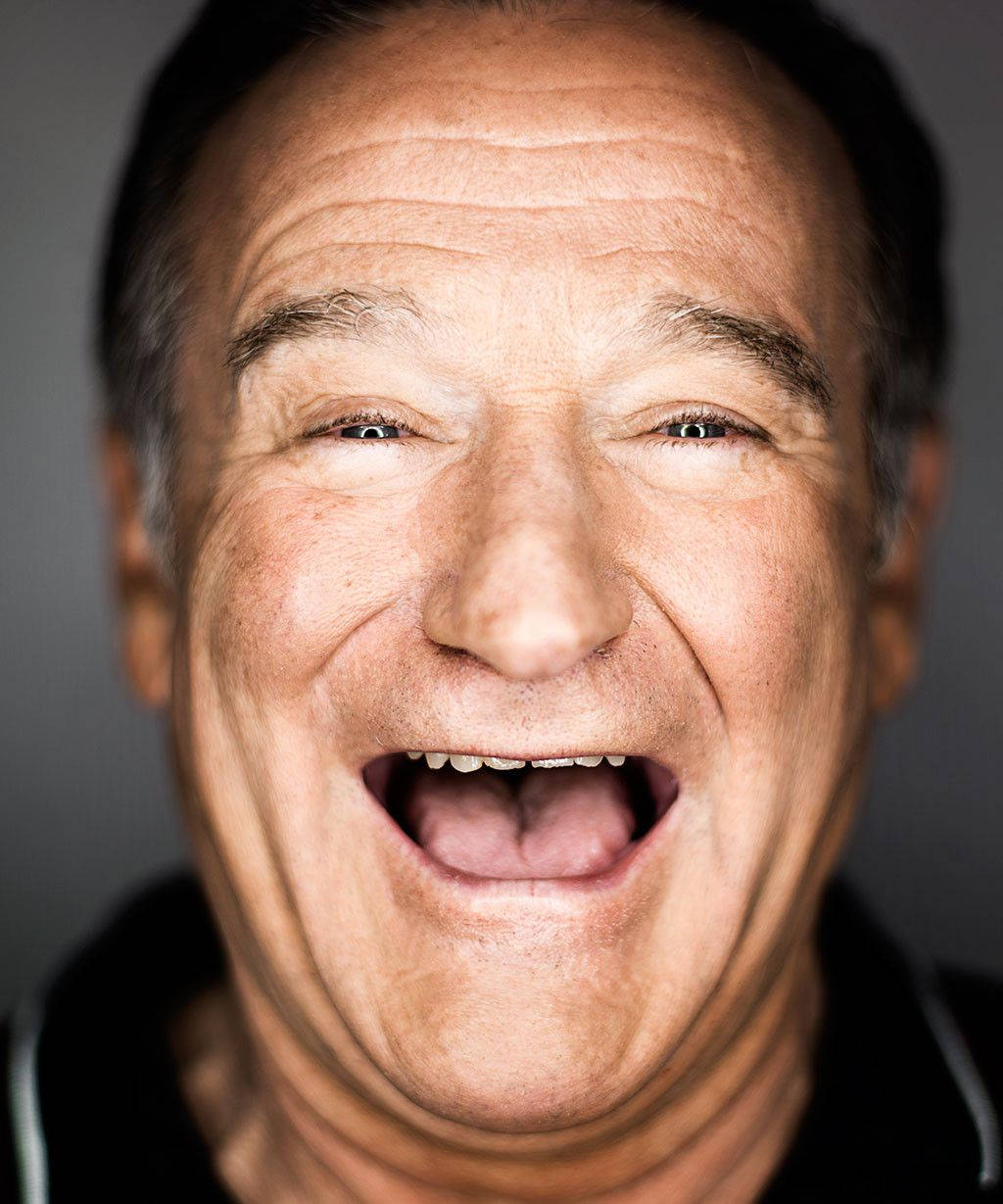 Robin Williams, hilarious self portrait, crinkled eyes, SD Phone Wallpaper