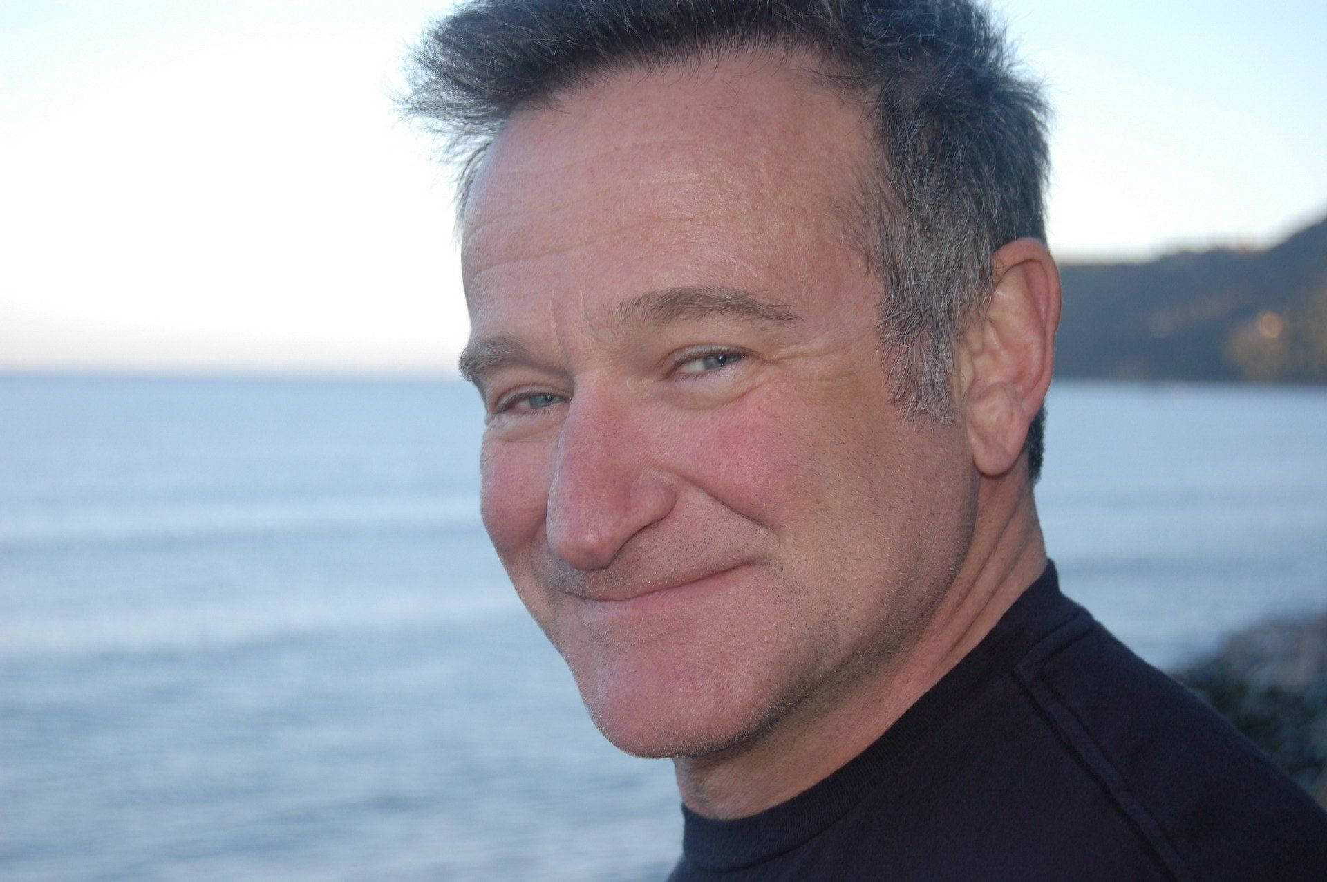 Robin Williams, graying hair, ocean, Full HD Desktop Wallpaper