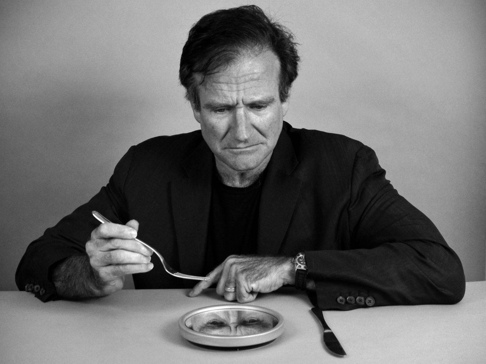 Robin Williams, suit, table, HD Desktop Wallpaper