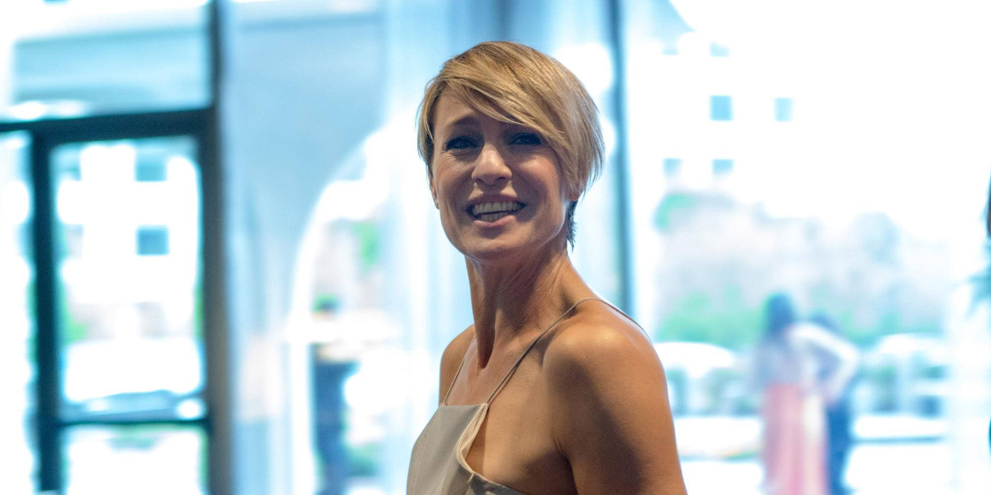 Robin Wright, short blonde hair, smiling woman, Full HD Desktop Wallpaper