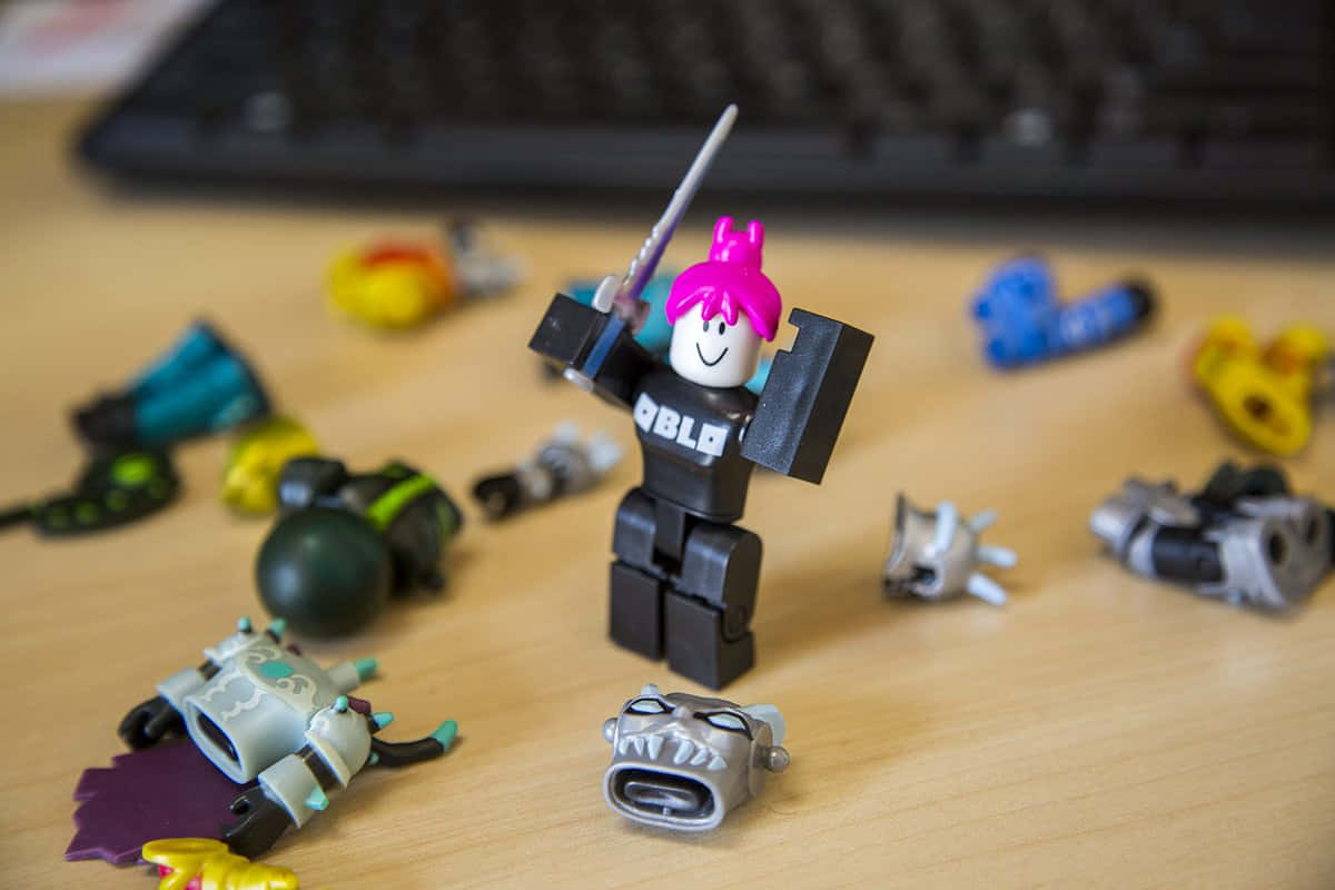 Roblox figure, pink-haired, wooden desk, SD Desktop Wallpaper