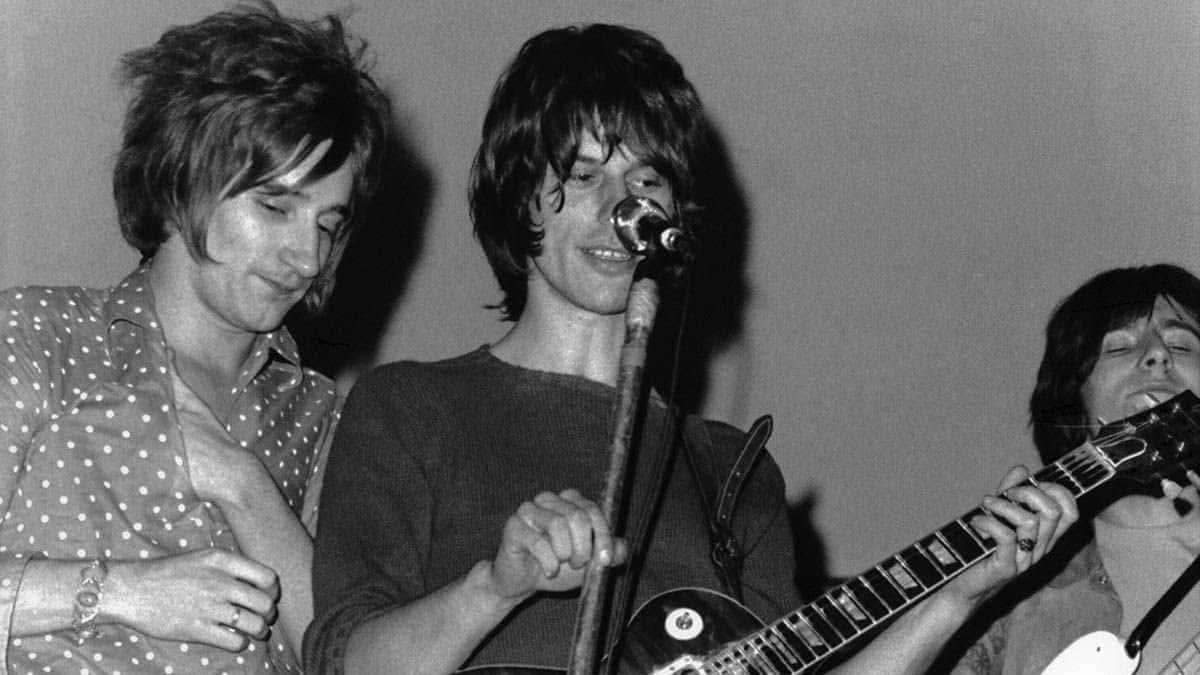 vintage rock band, guitars, microphone, SD Desktop Wallpaper