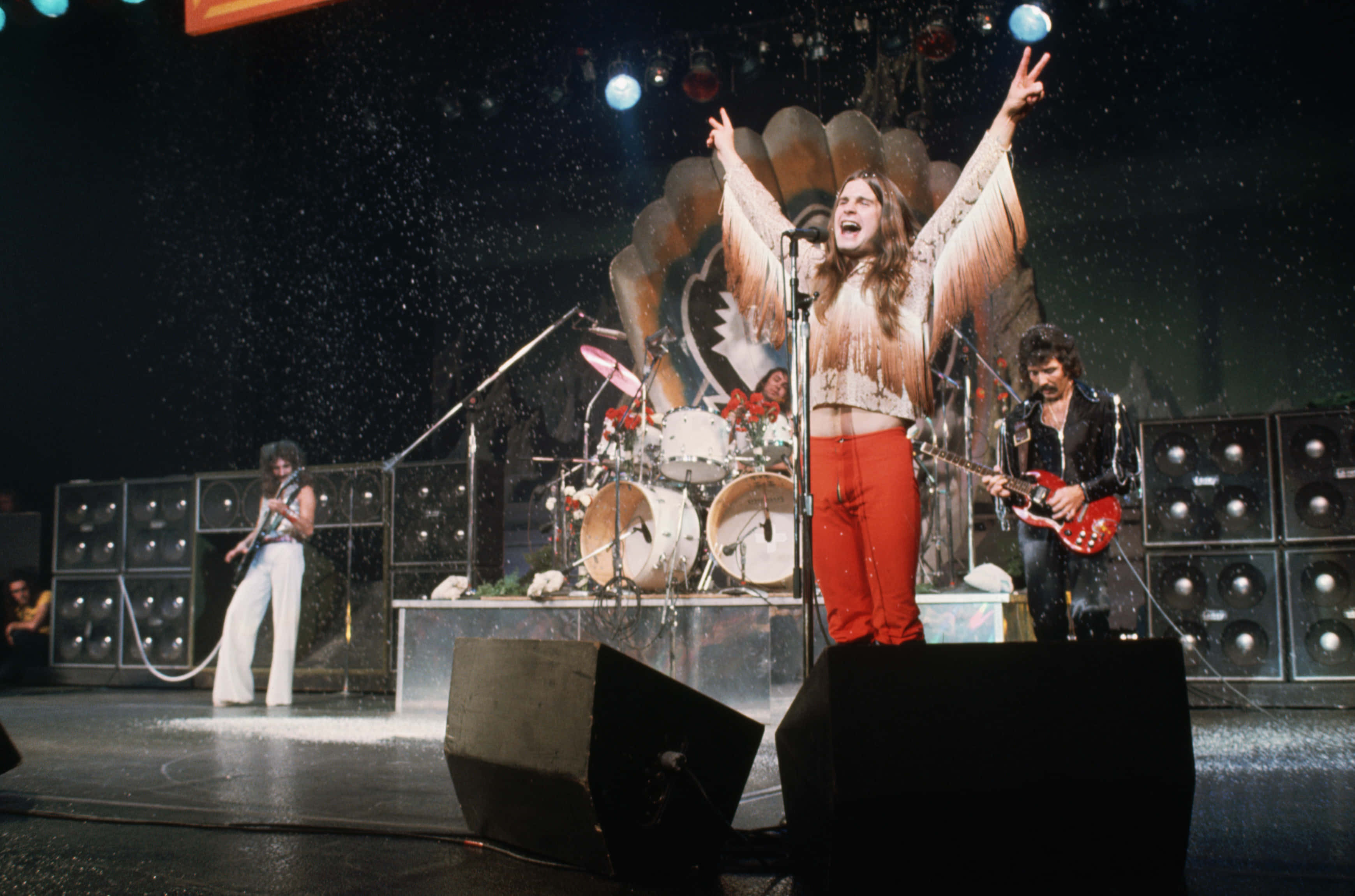 classic rock concert, rock band, wet stage, 2K Desktop Wallpaper
