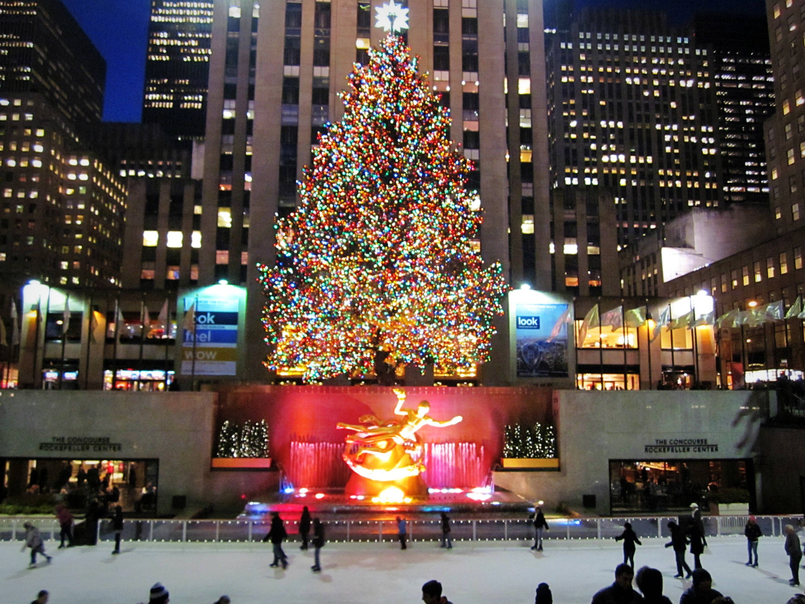 Rockefeller Center, Christmas tree, night, 2K Desktop Wallpaper