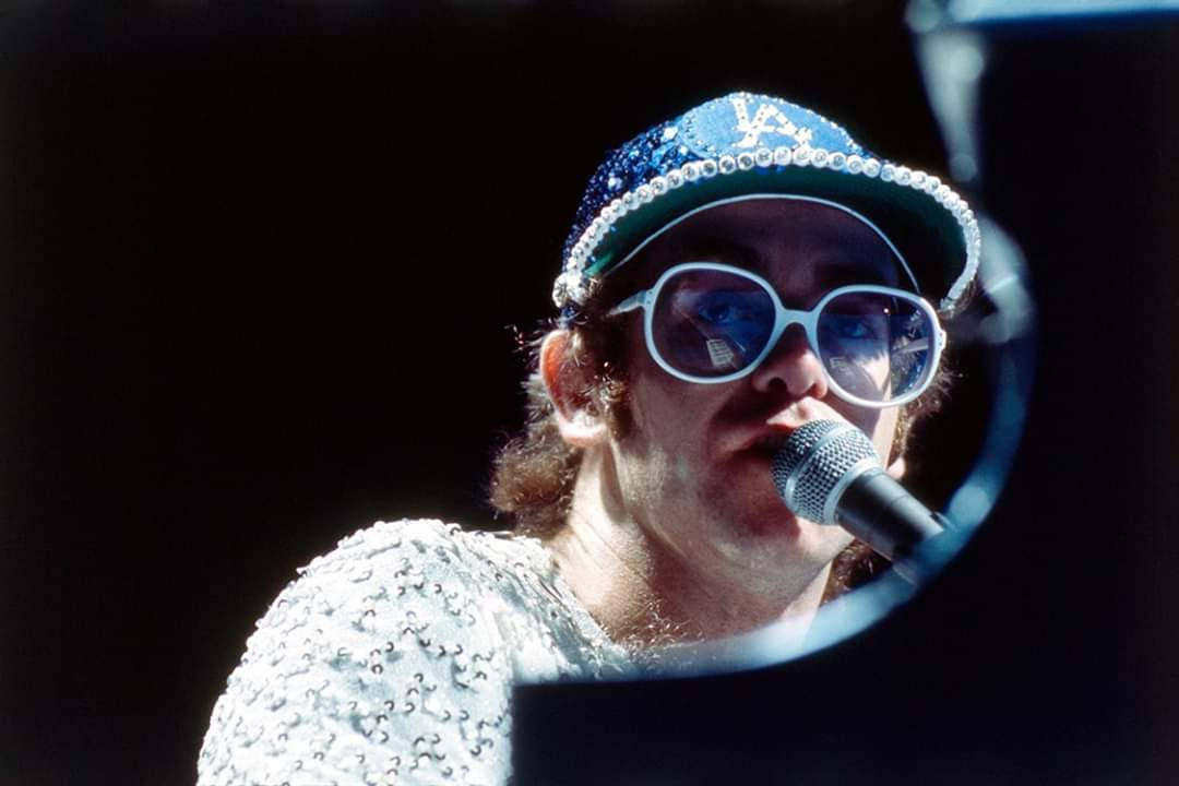 Rocketman, blue cap, white glasses, SD Desktop Wallpaper