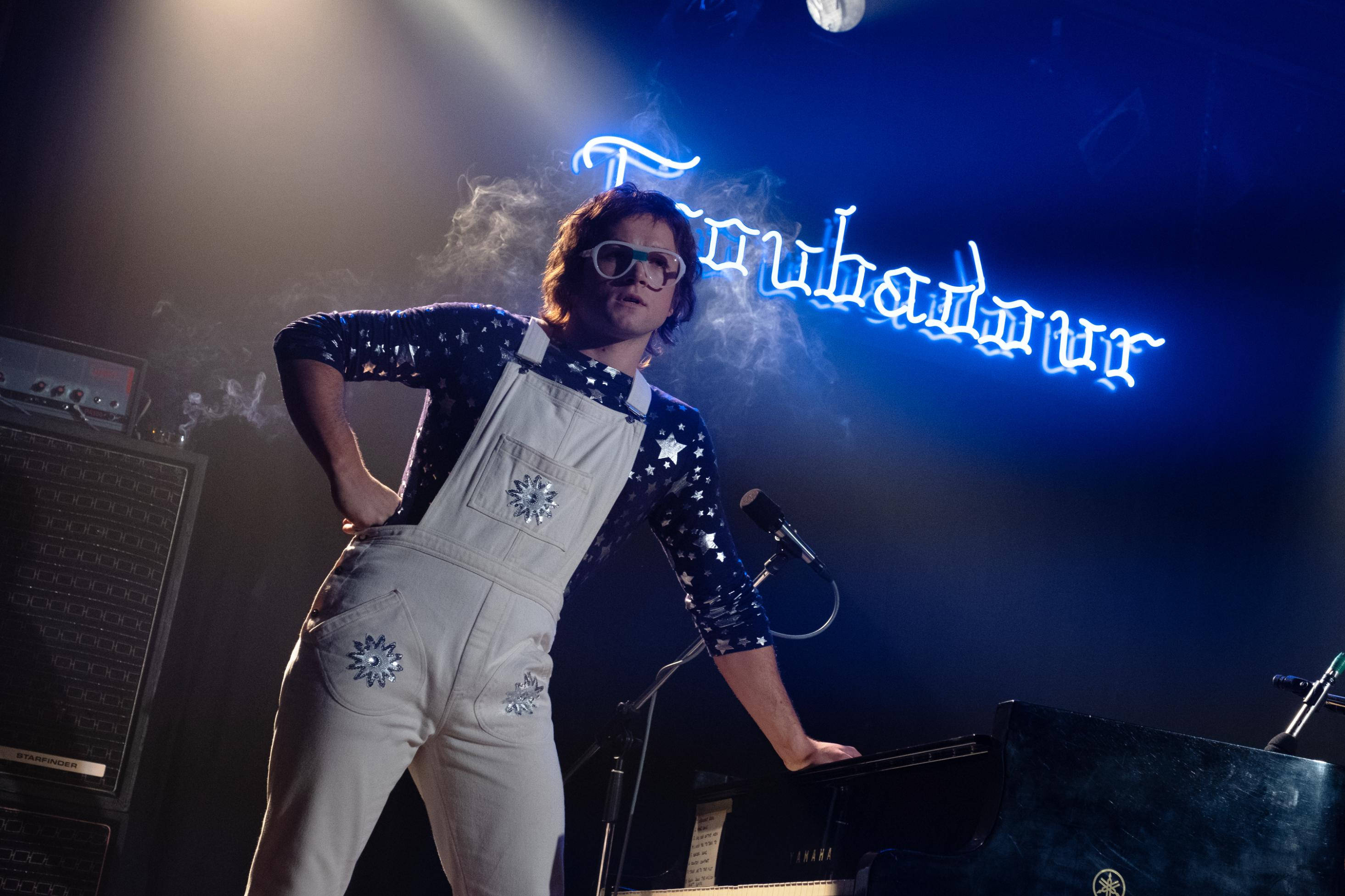 Rocketman, star-patterned shirt, white overalls, 2K Desktop Wallpaper