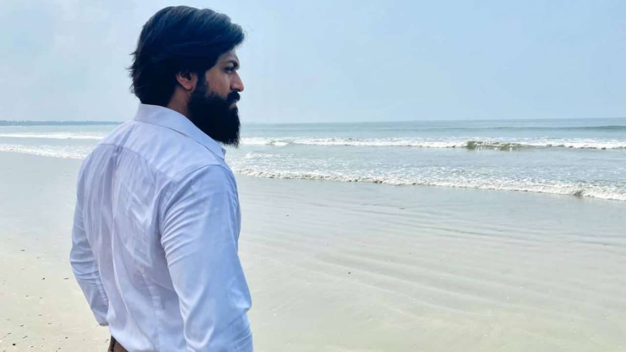 Rocking Star Yash, beach, sandy beach, HD Desktop Wallpaper