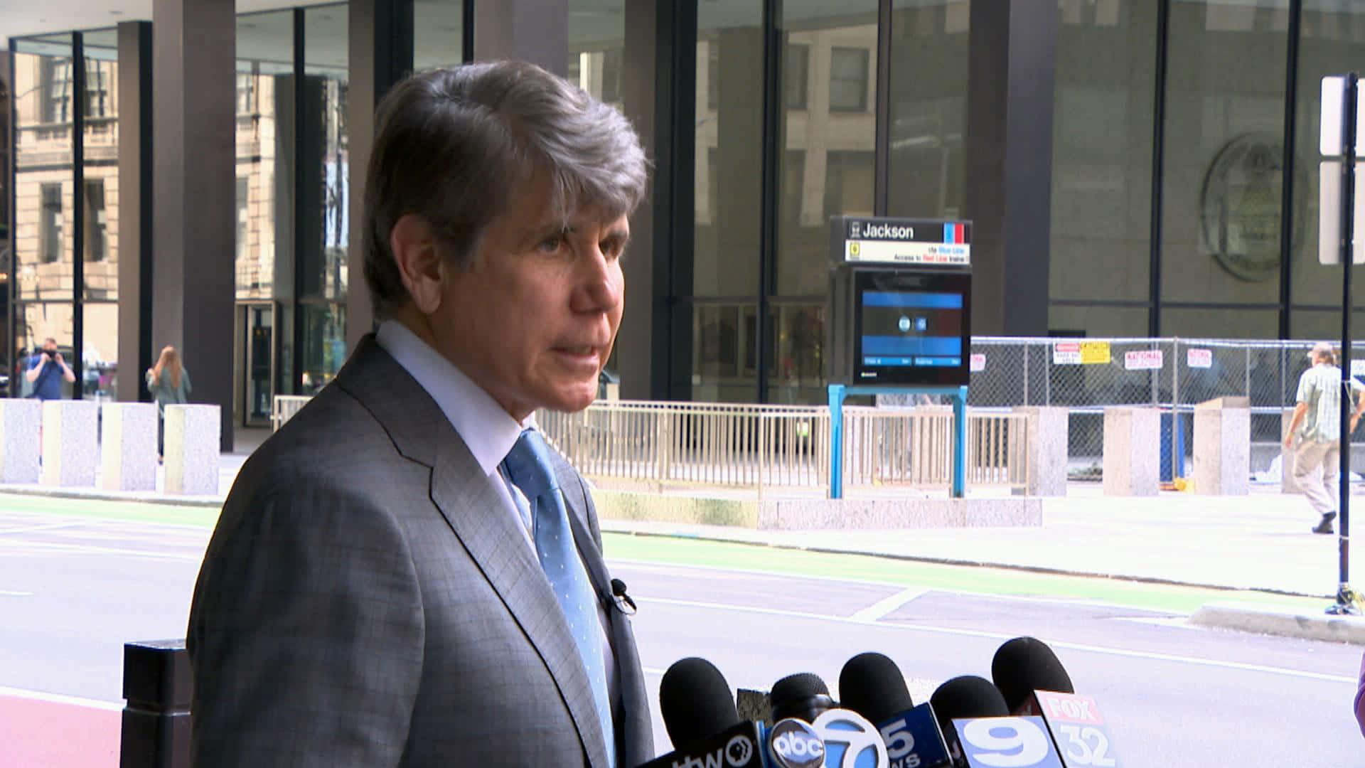 Rod Blagojevich, street press conference, gray suit, Full HD Desktop Wallpaper