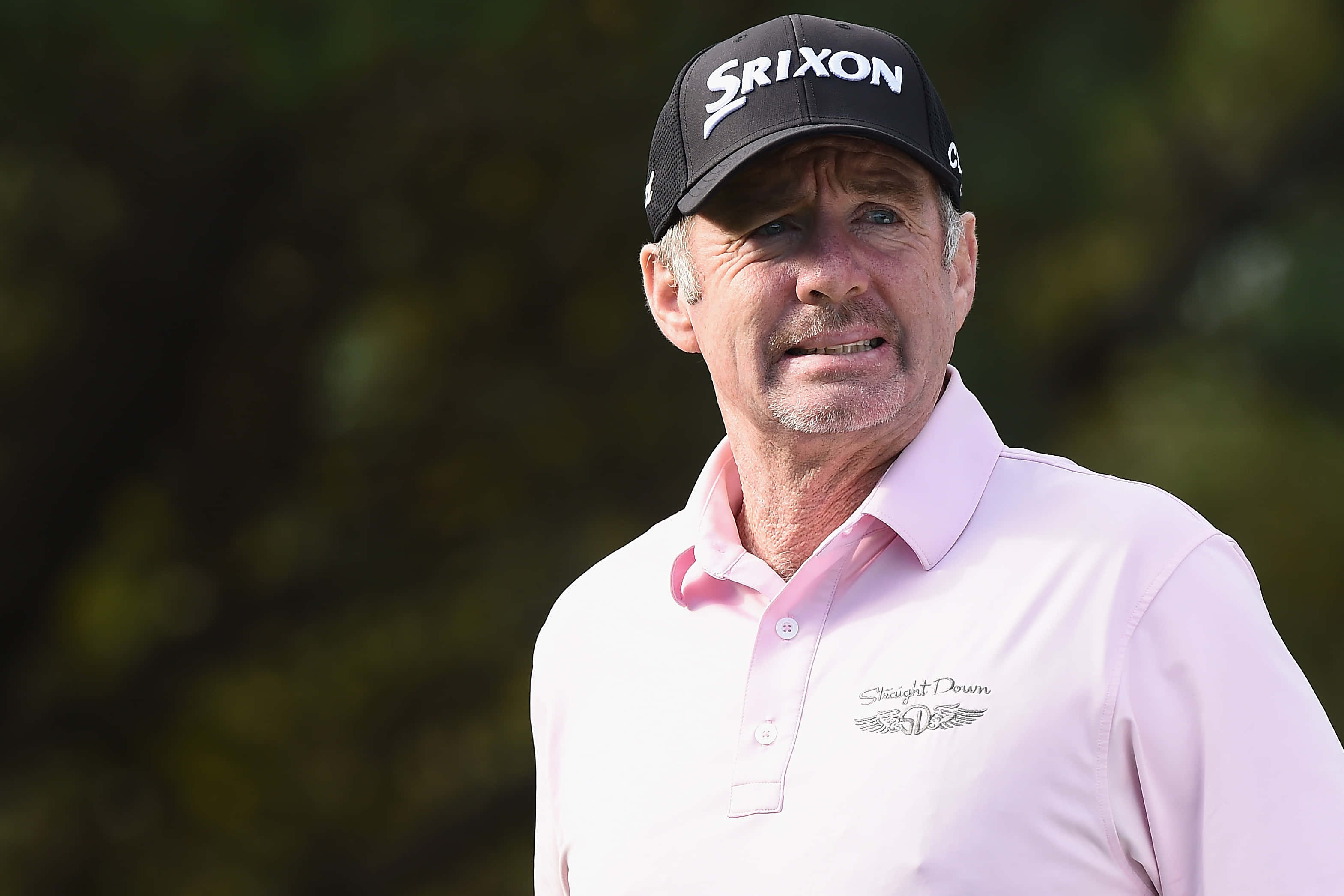 Rod Pampling, pink polo, black Srixon cap, 2K Desktop Wallpaper