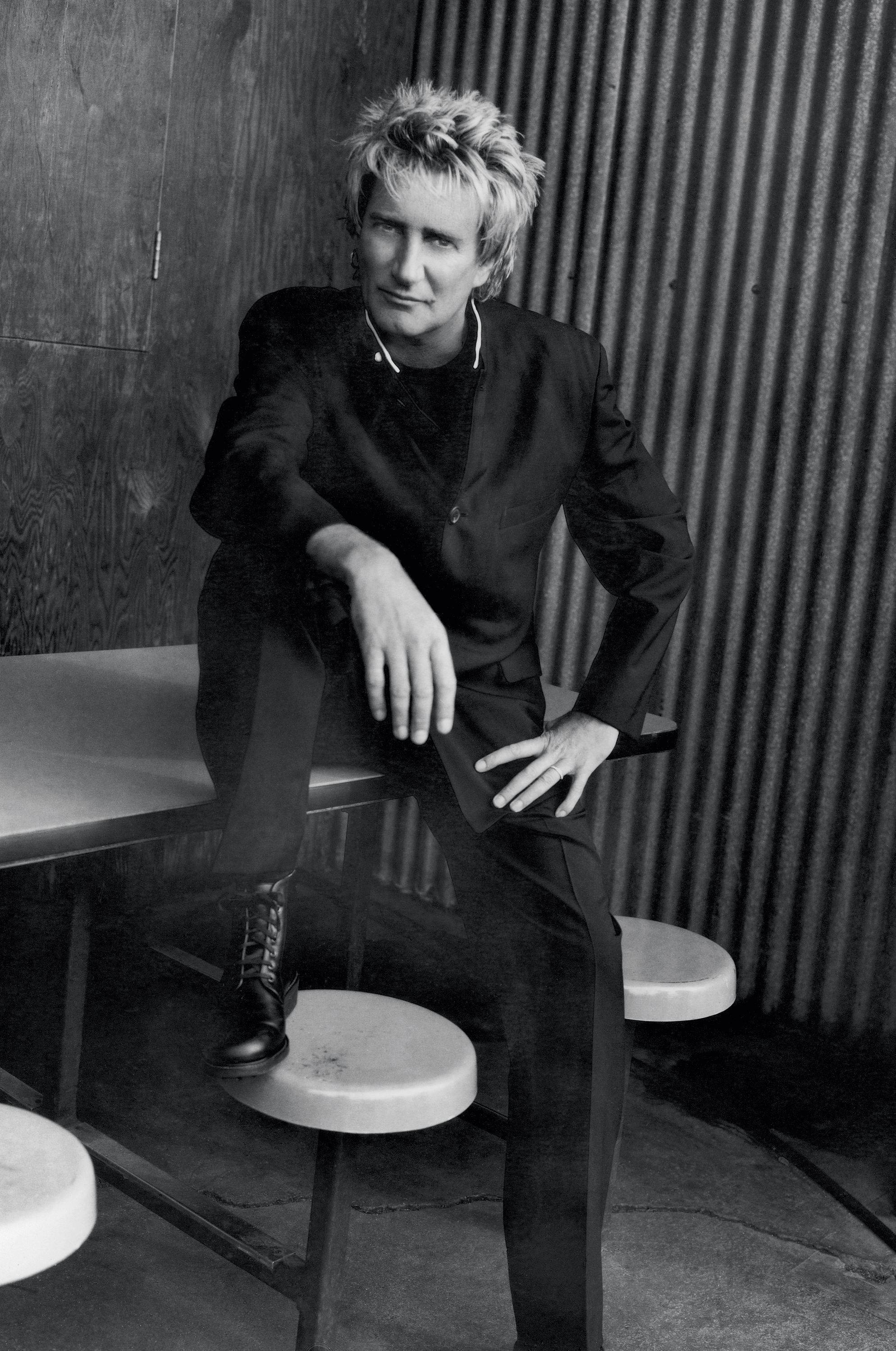 Rod Stewart, spiky hair, stool, 2K Phone Wallpaper