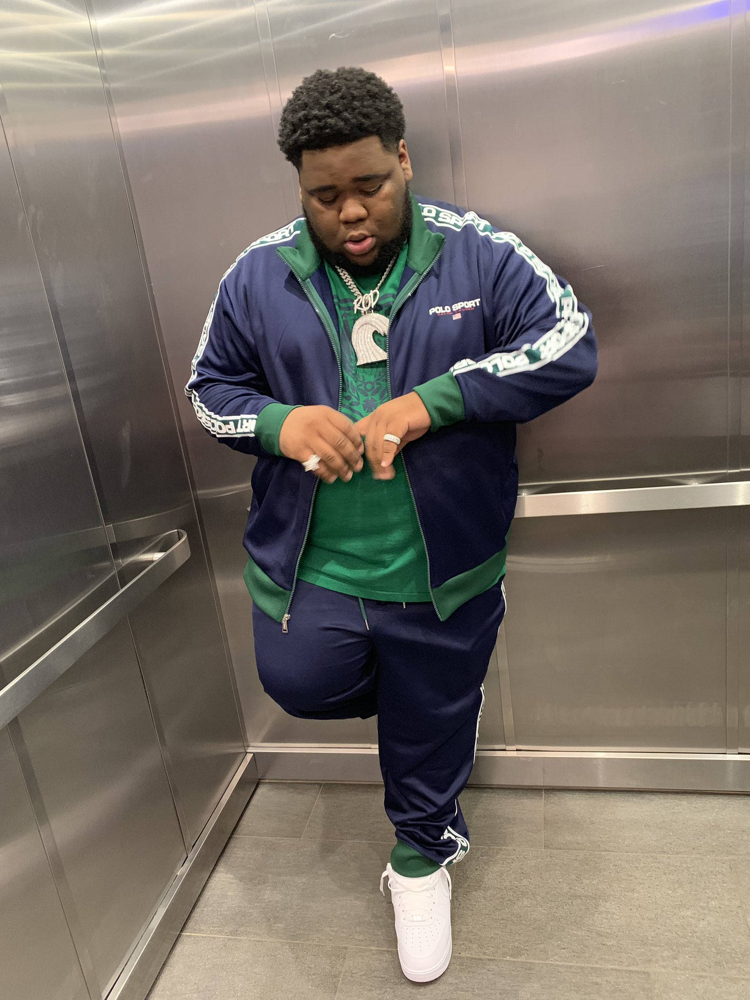 Rod Wave, navy and green tracksuit, stainless steel elevator, Full HD Phone Wallpaper