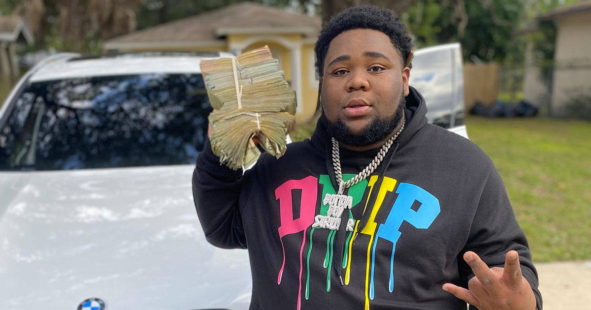 Rod Wave, colorful hoodie, large stack of cash, SD Desktop Wallpaper