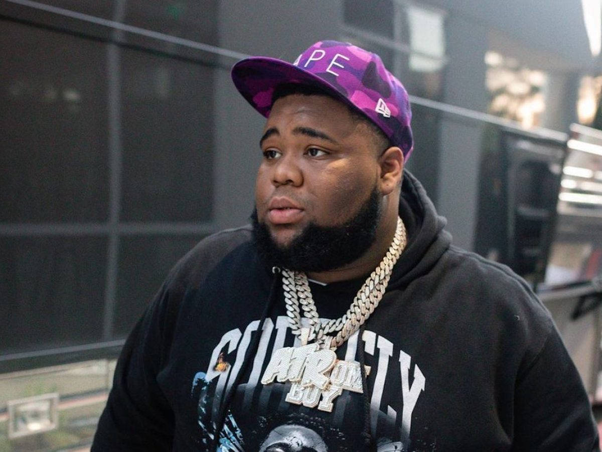 Rod Wave, purple camo cap, thick chain necklace, SD Desktop Wallpaper