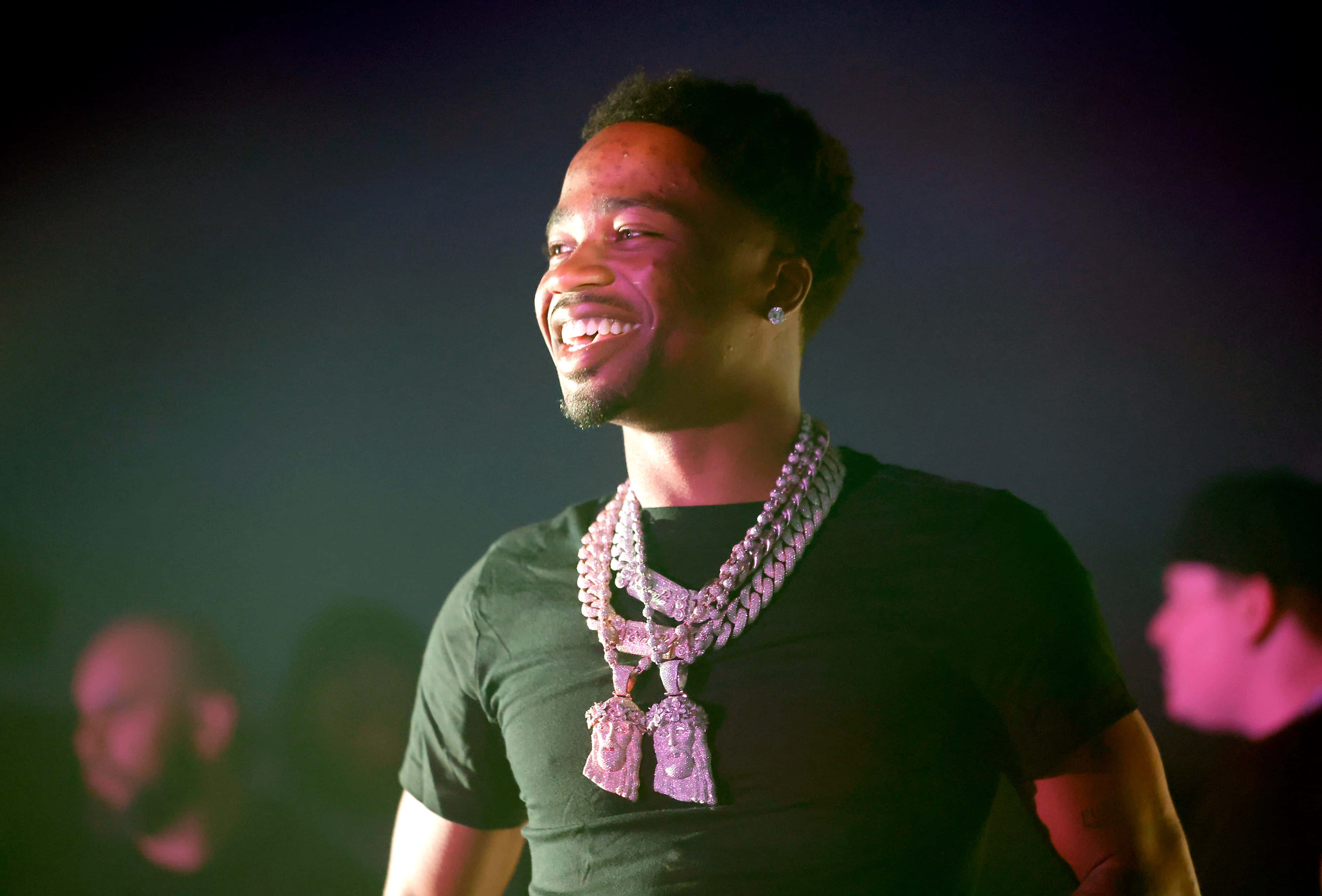 Roddy Ricch, black t-shirt, pink chains, 4K Desktop Wallpaper