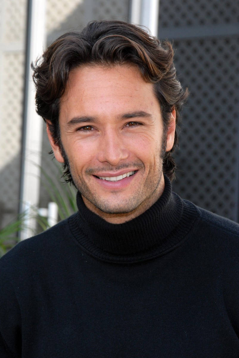 Rodrigo Santoro, black turtleneck sweater, dark wavy hair, SD Phone Wallpaper