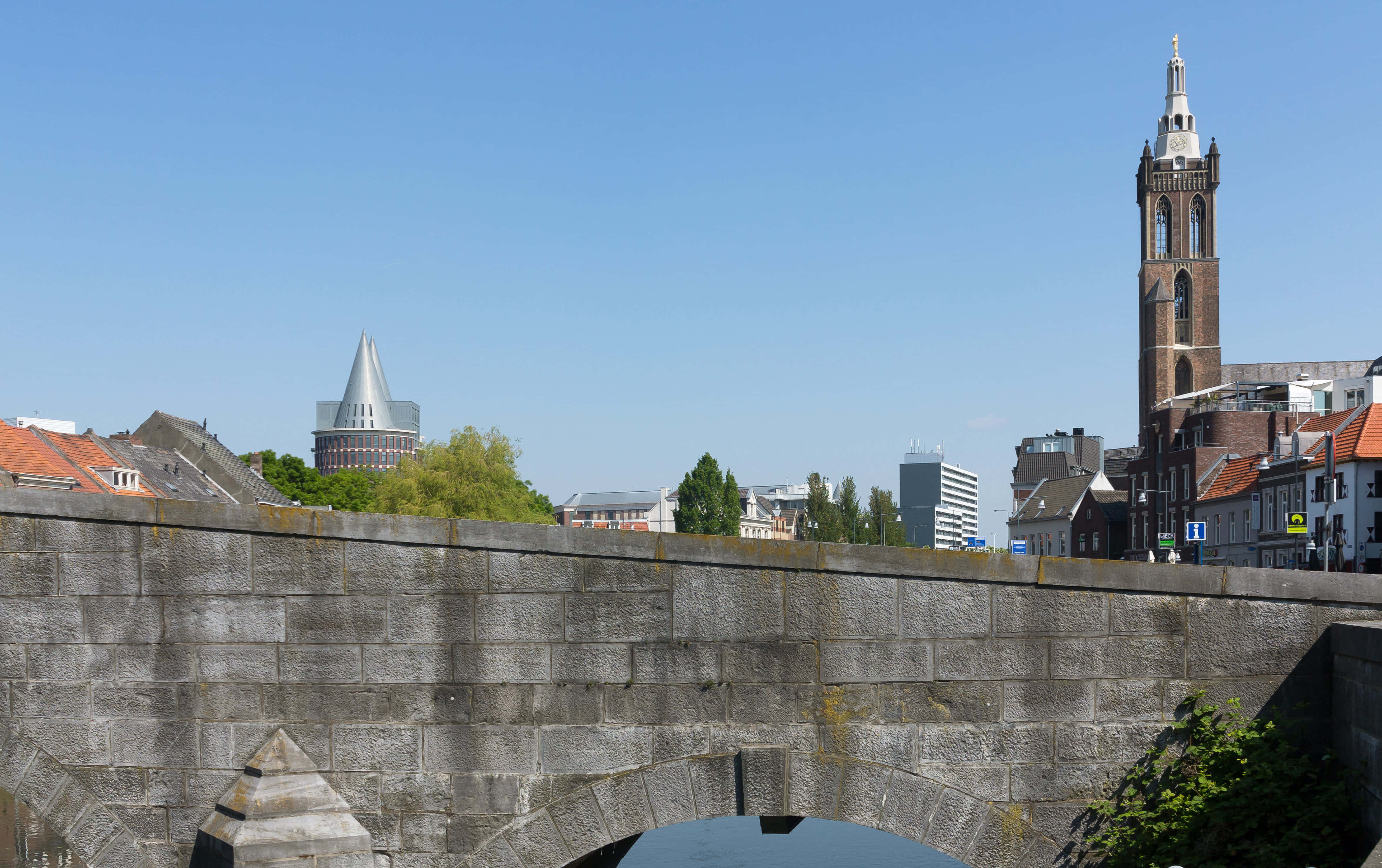Roermond, historic stone bridge, calm water, 4K Desktop Wallpaper